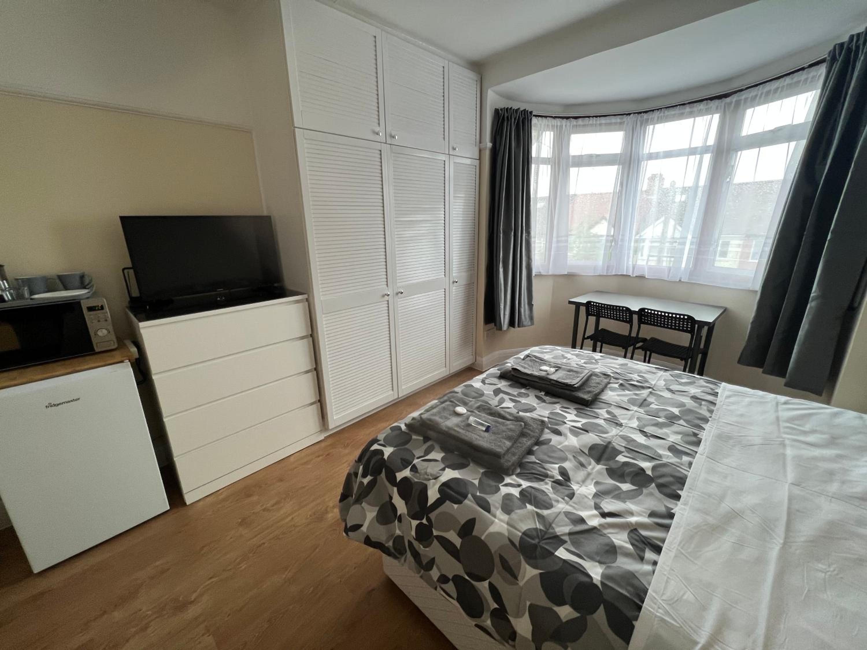 Double Room with Shared Bathroom photo 3