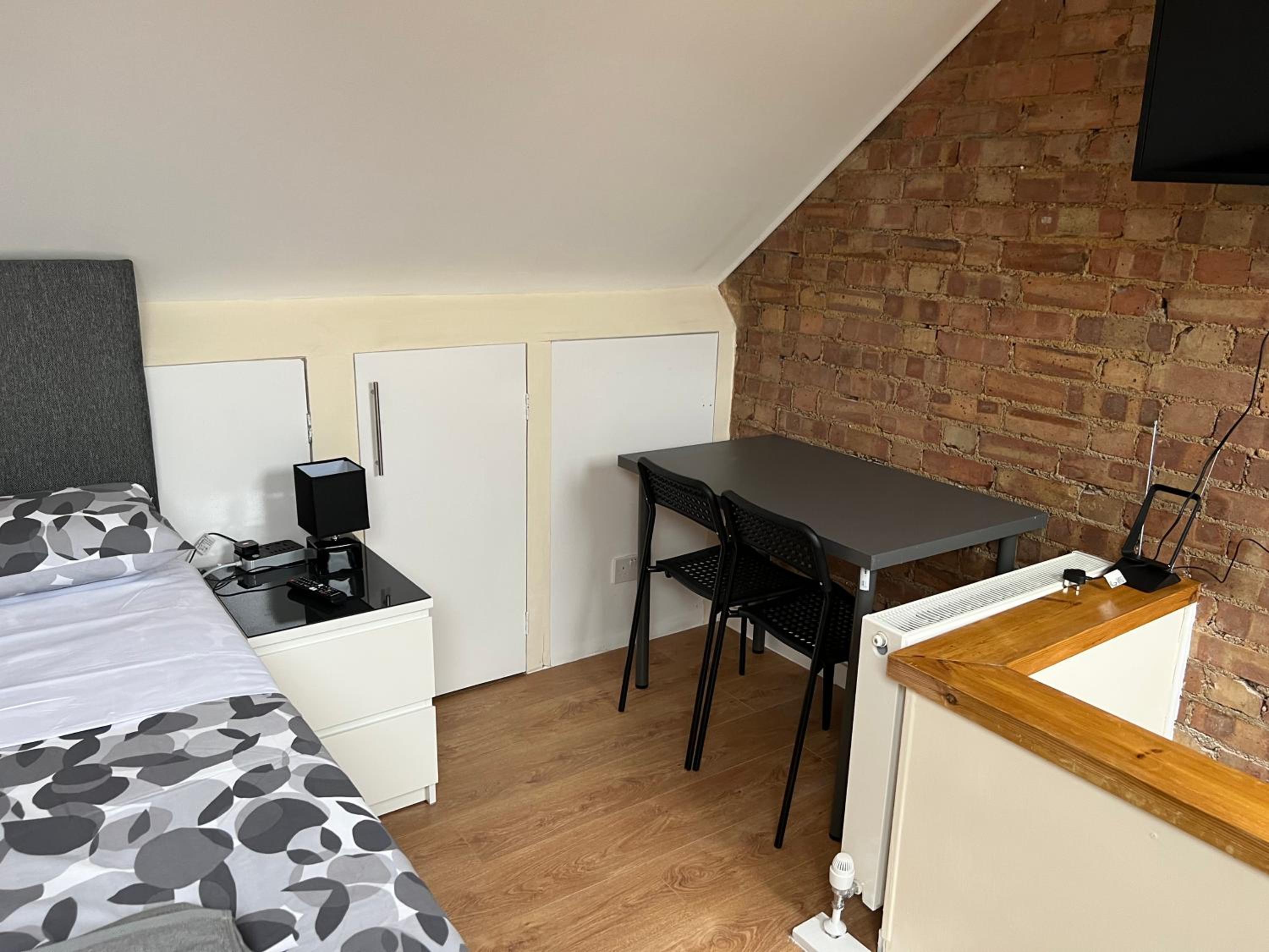 Double Room with Private Bathroom photo 3