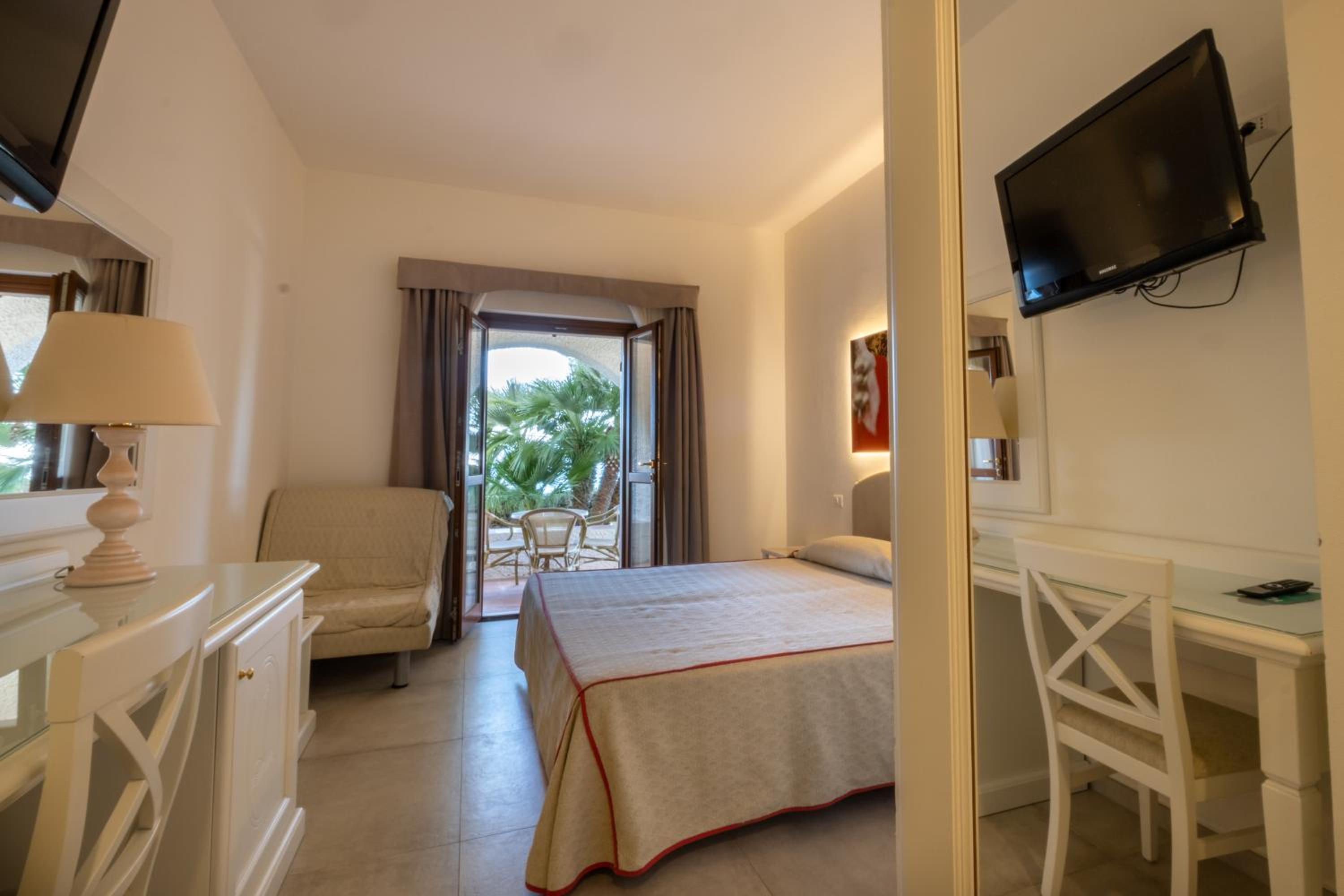 Double or Twin Room - Photo 5