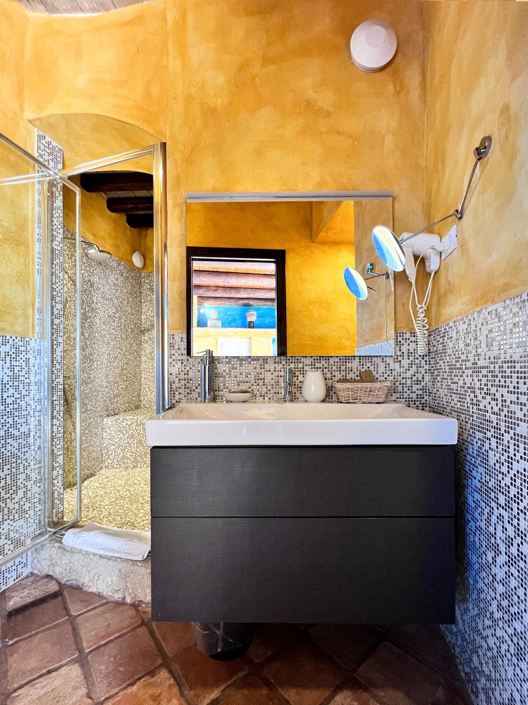 Junior Suite with Balcony - Photo 6