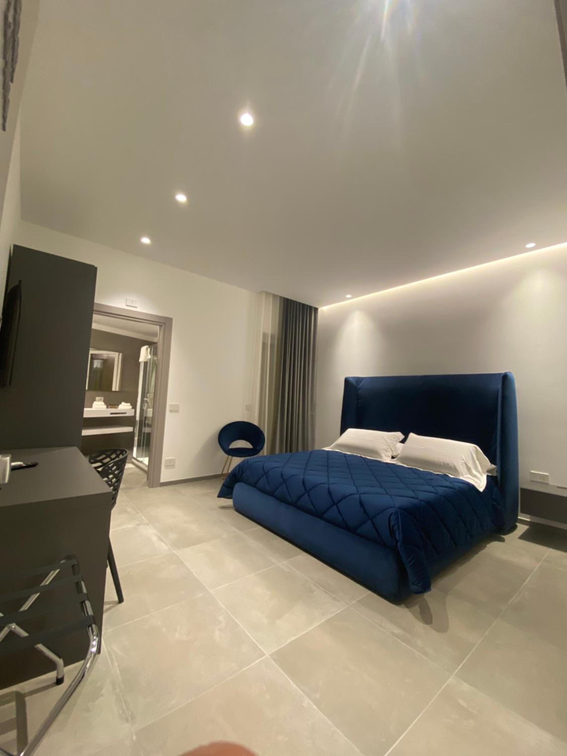 Deluxe King Room photo 3