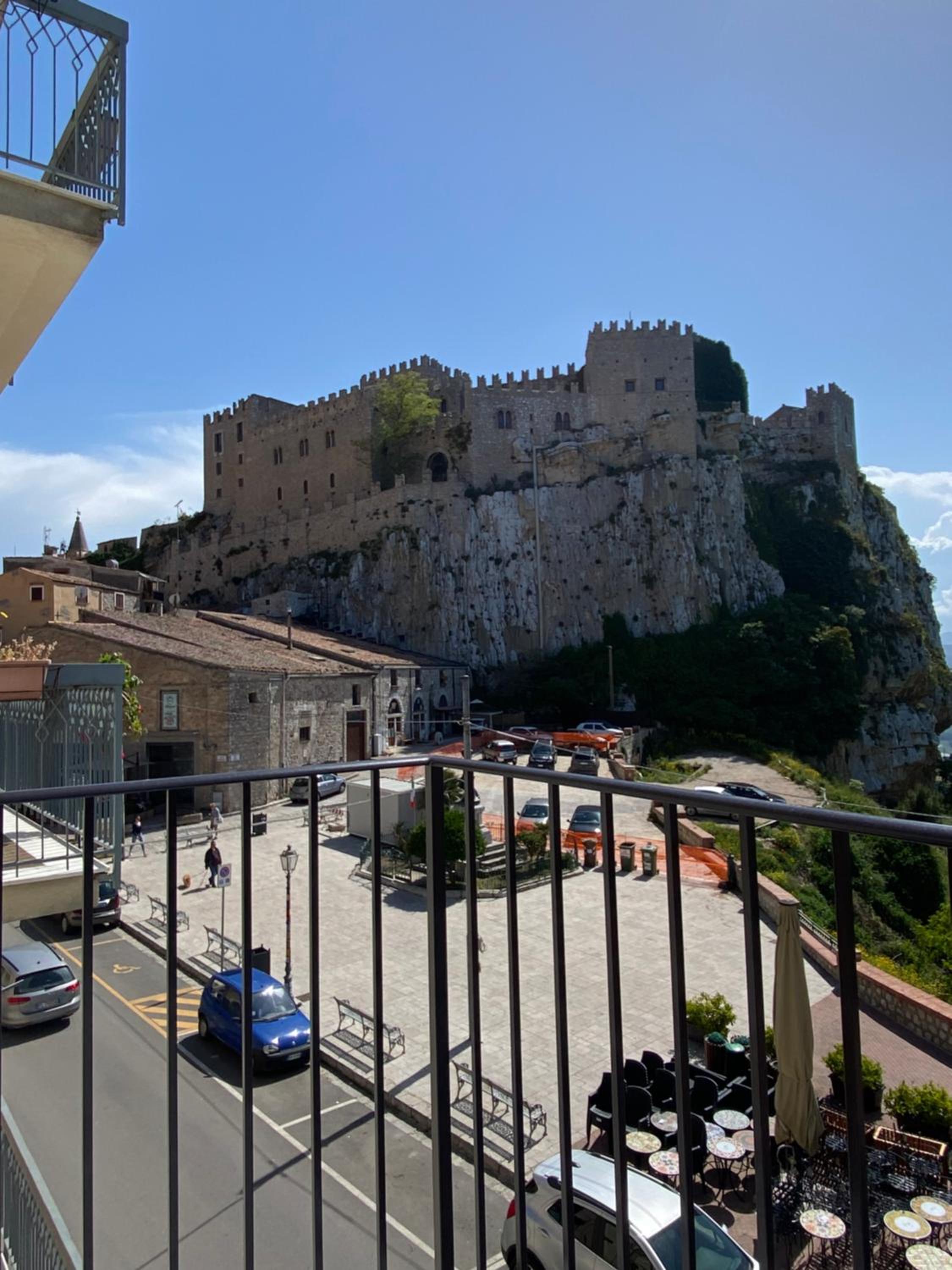 Deluxe Double Room with Castle View photo 2