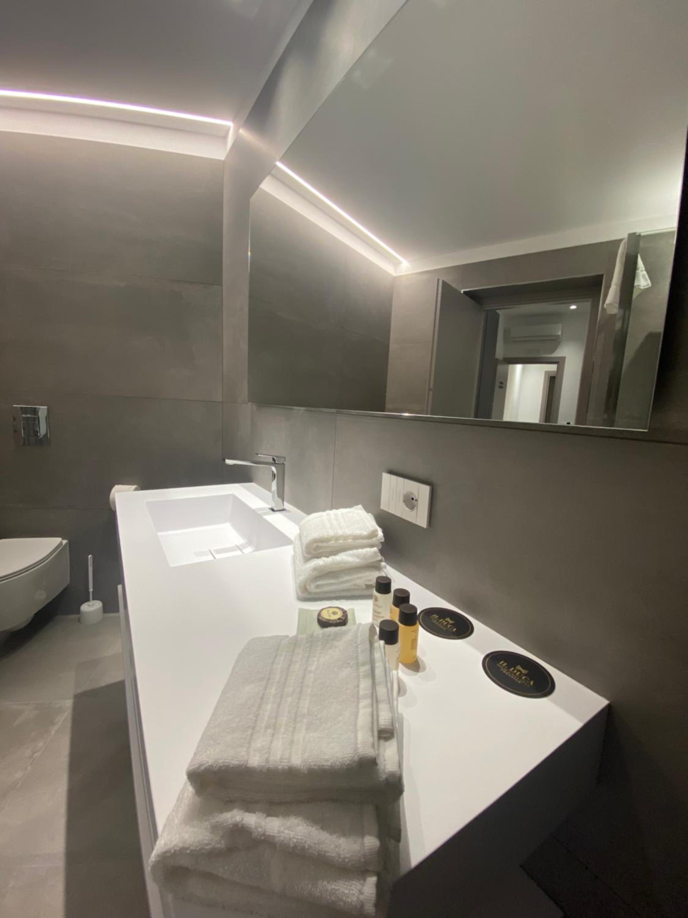 Deluxe Room (2 Adults + 1 Child) photo 3