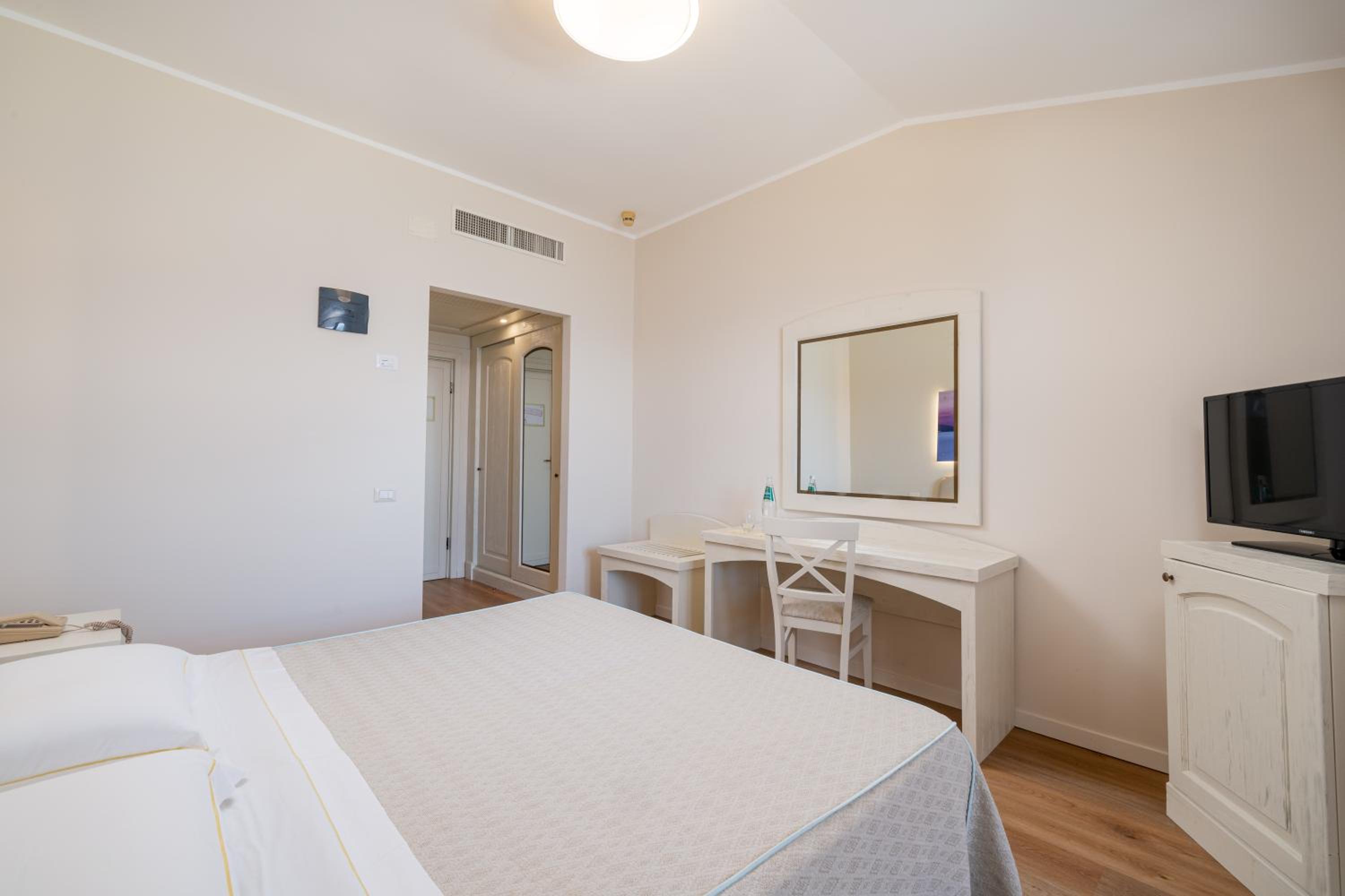 Double Room - Photo 5