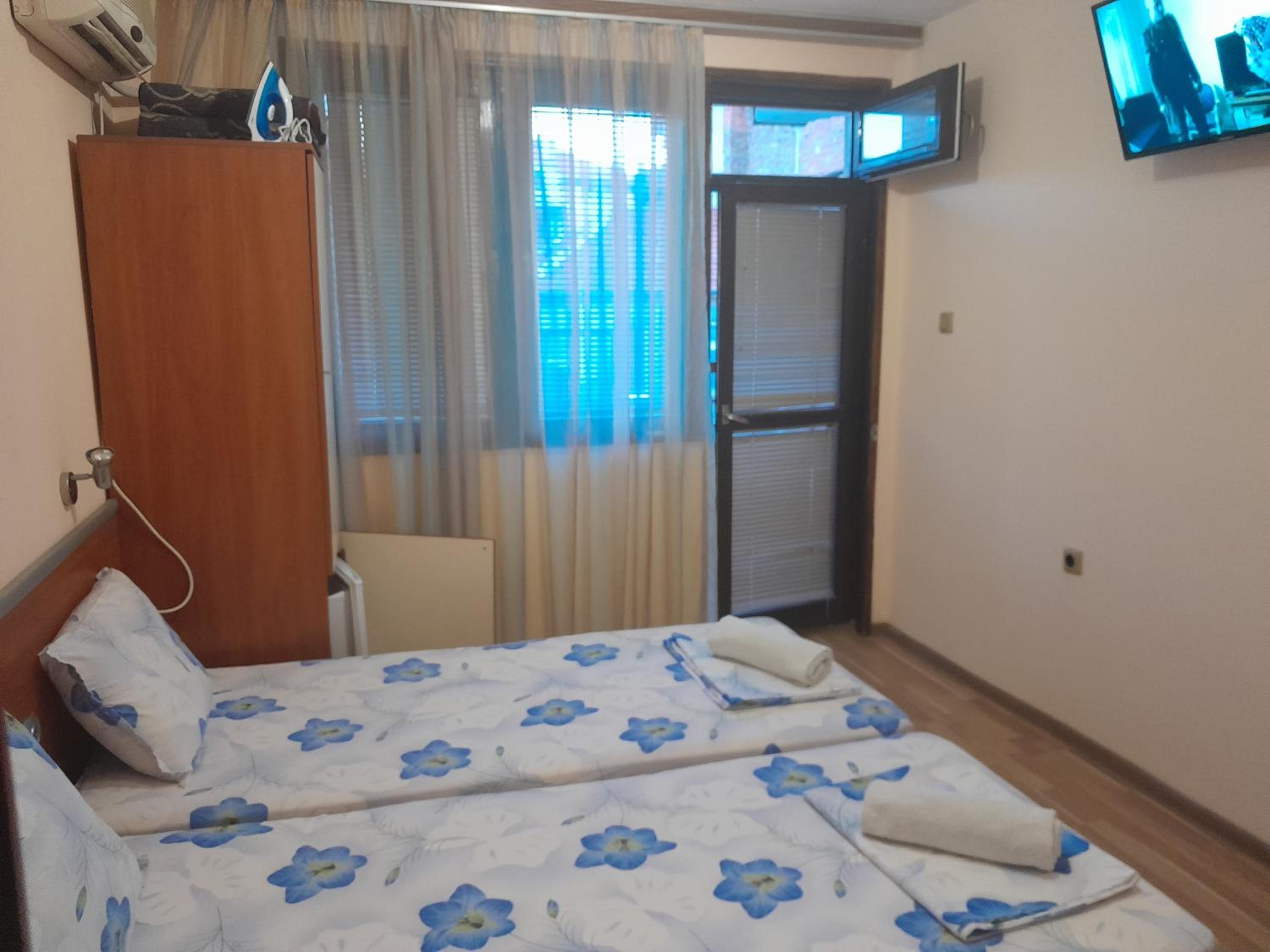 Twin Room with Shower photo 1
