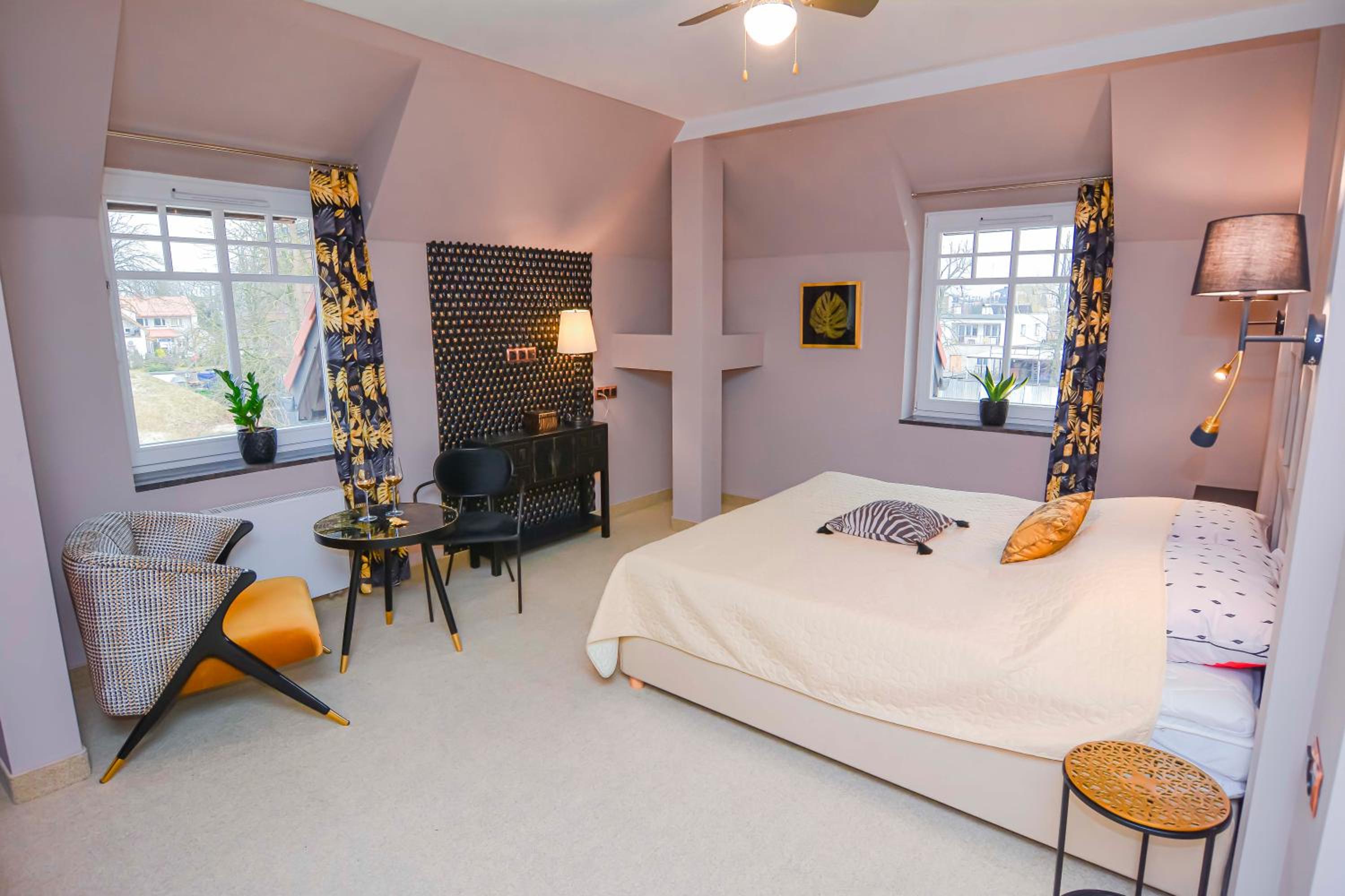 Deluxe King Room - Photo 1