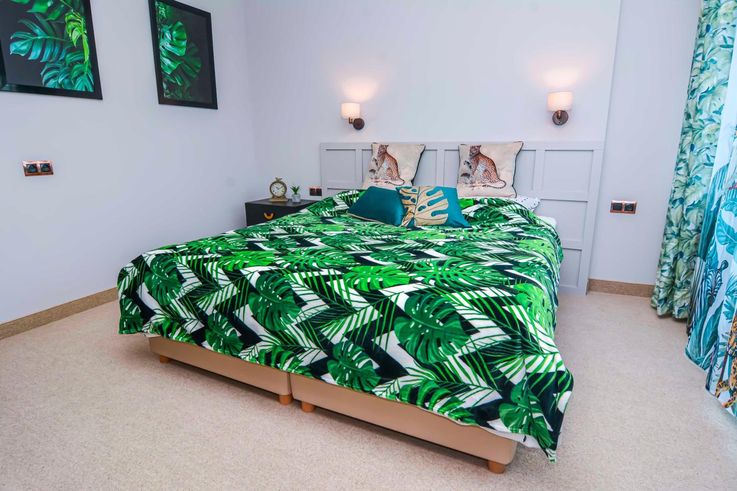 King Room with Balcony - Photo 2