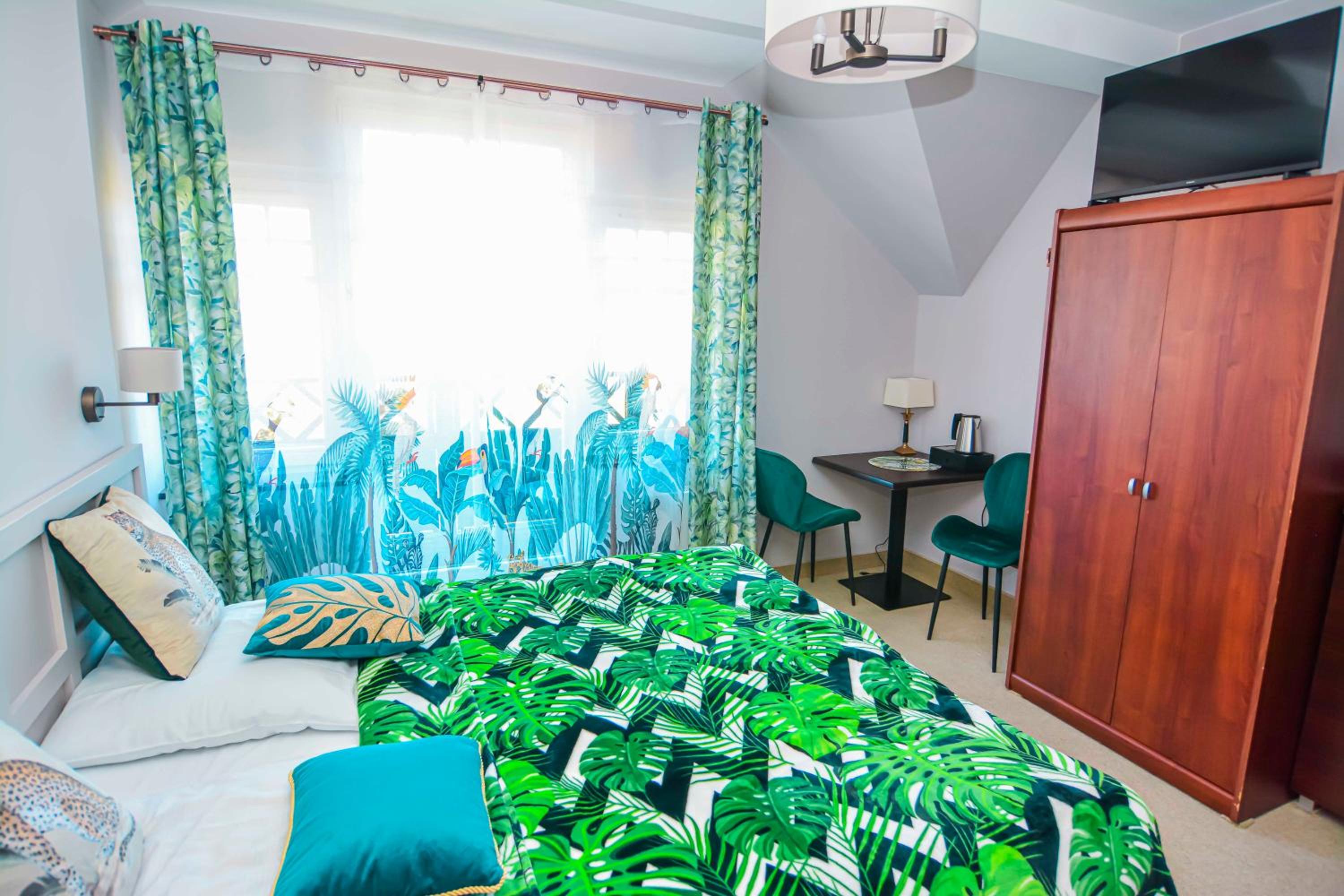 King Room with Balcony - Photo 3