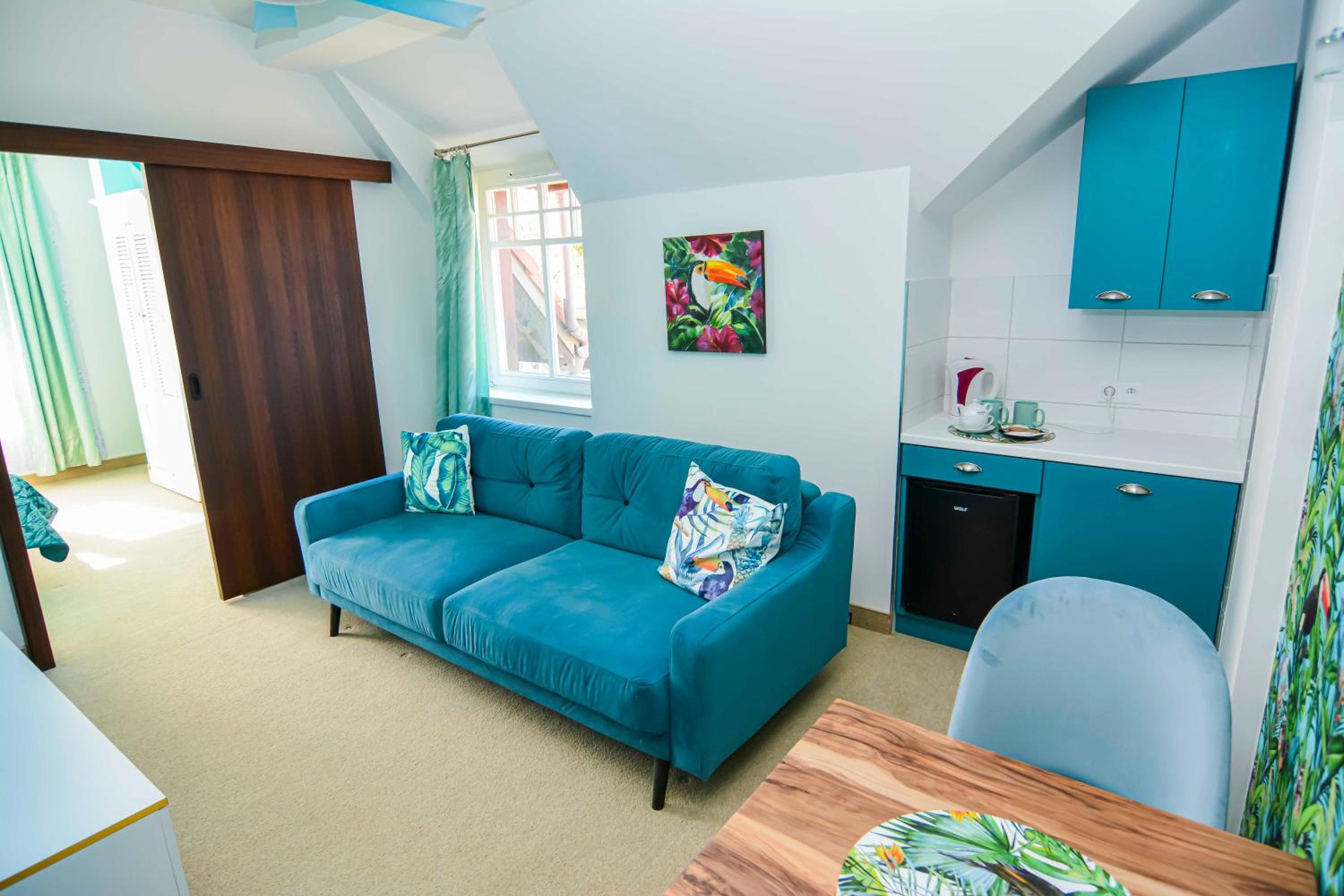 Superior Family Room - Photo 7