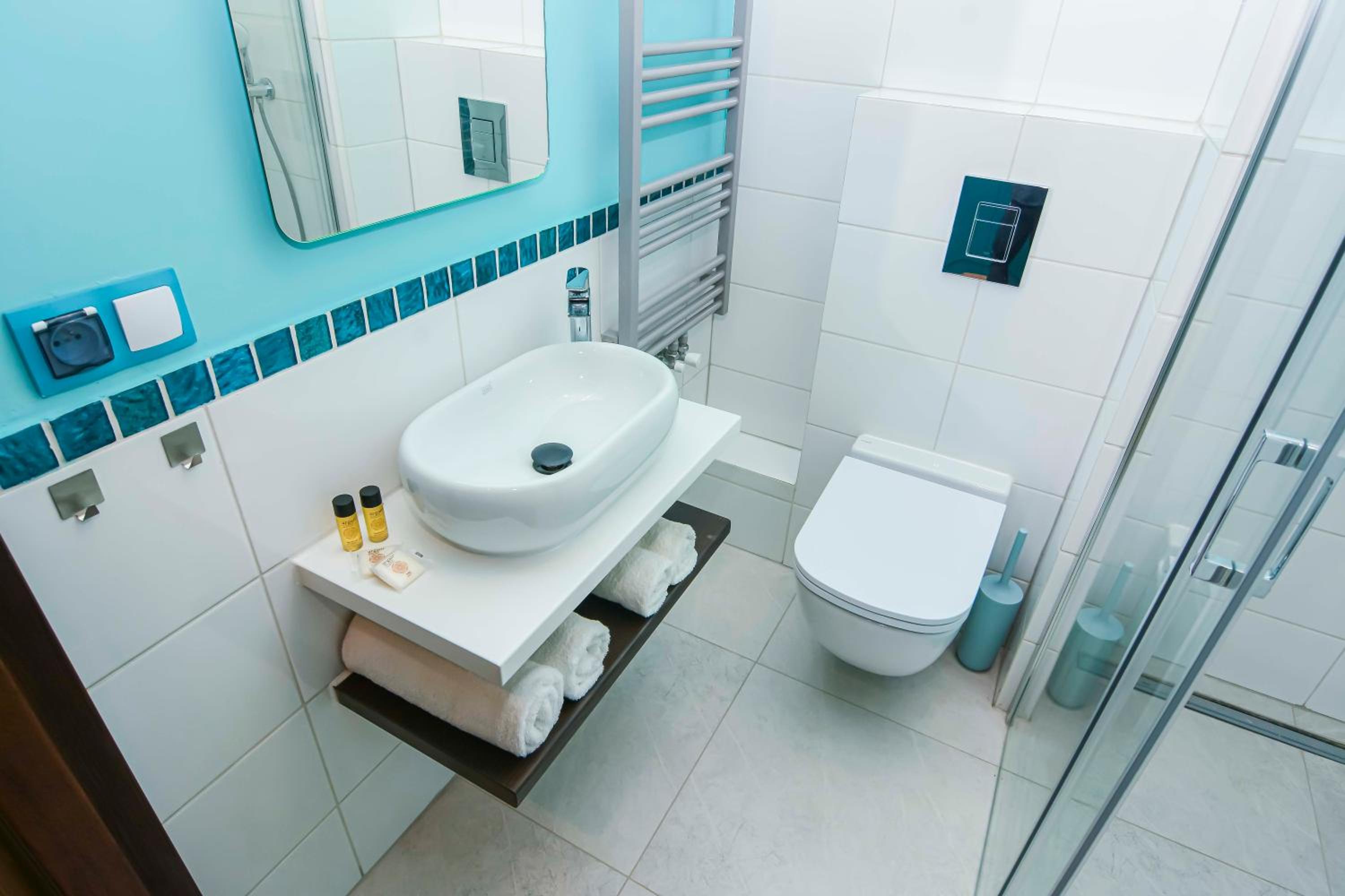 Double Room with Balcony (2 Adults + 1 Child) - Photo 1