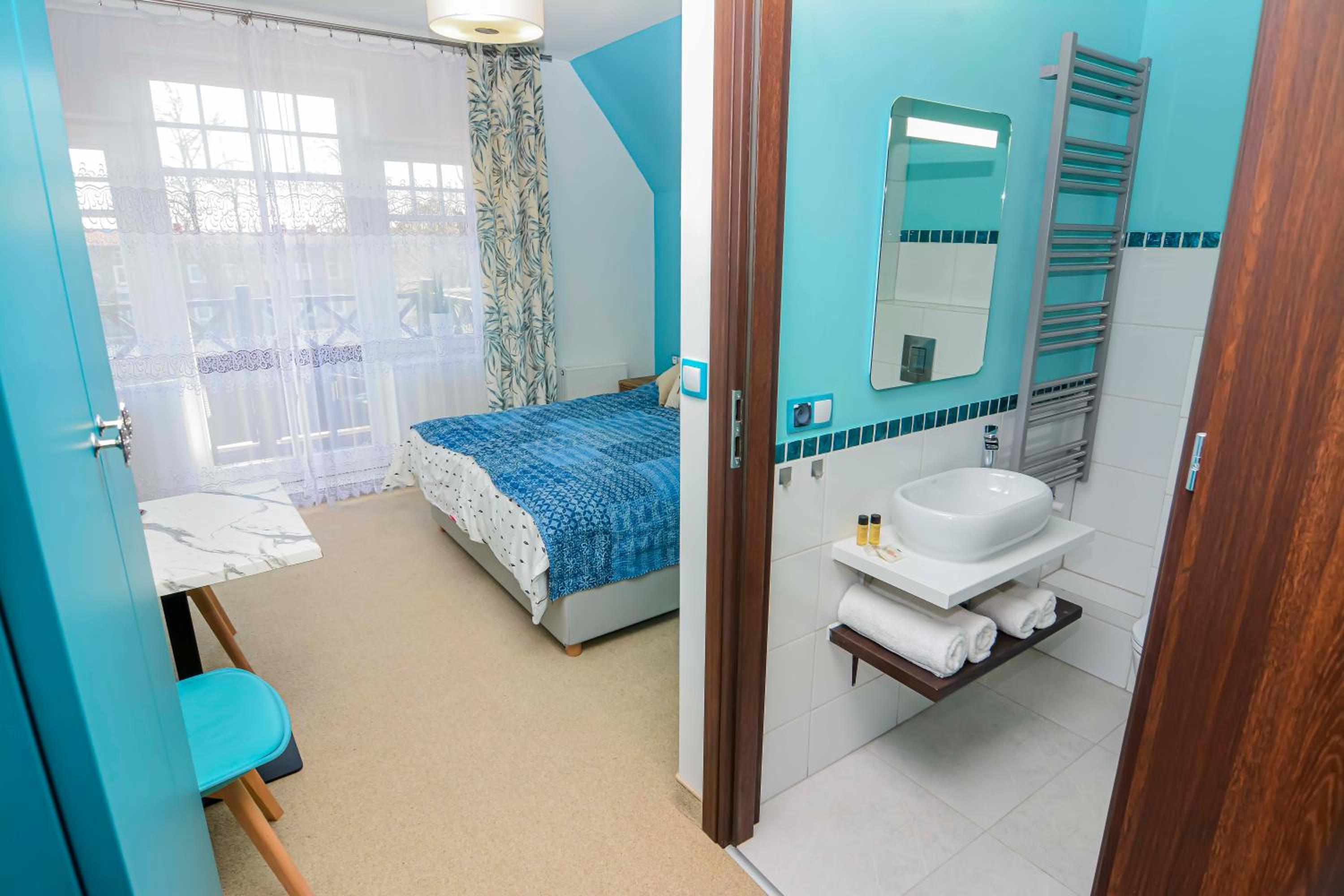 Double Room with Balcony (2 Adults + 1 Child) - Photo 7