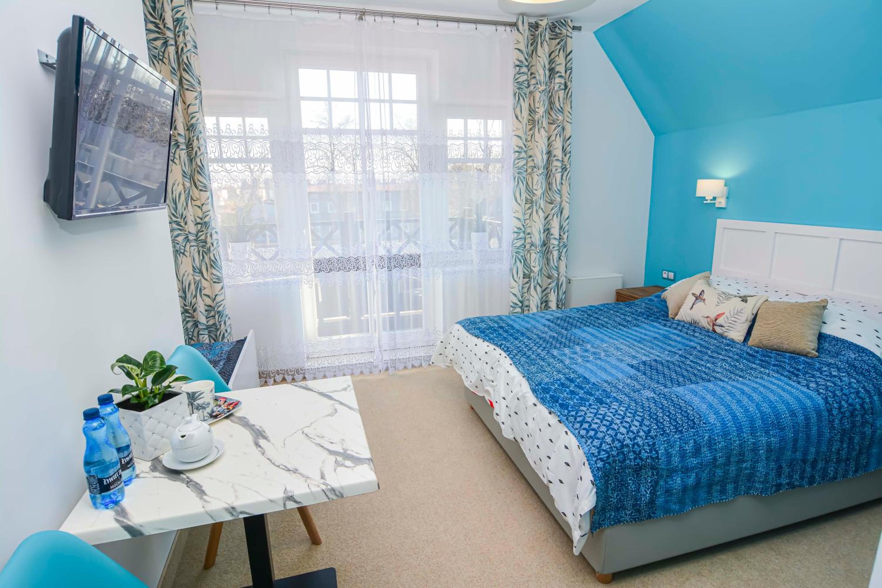 Double Room with Balcony (2 Adults + 1 Child) - Photo 3