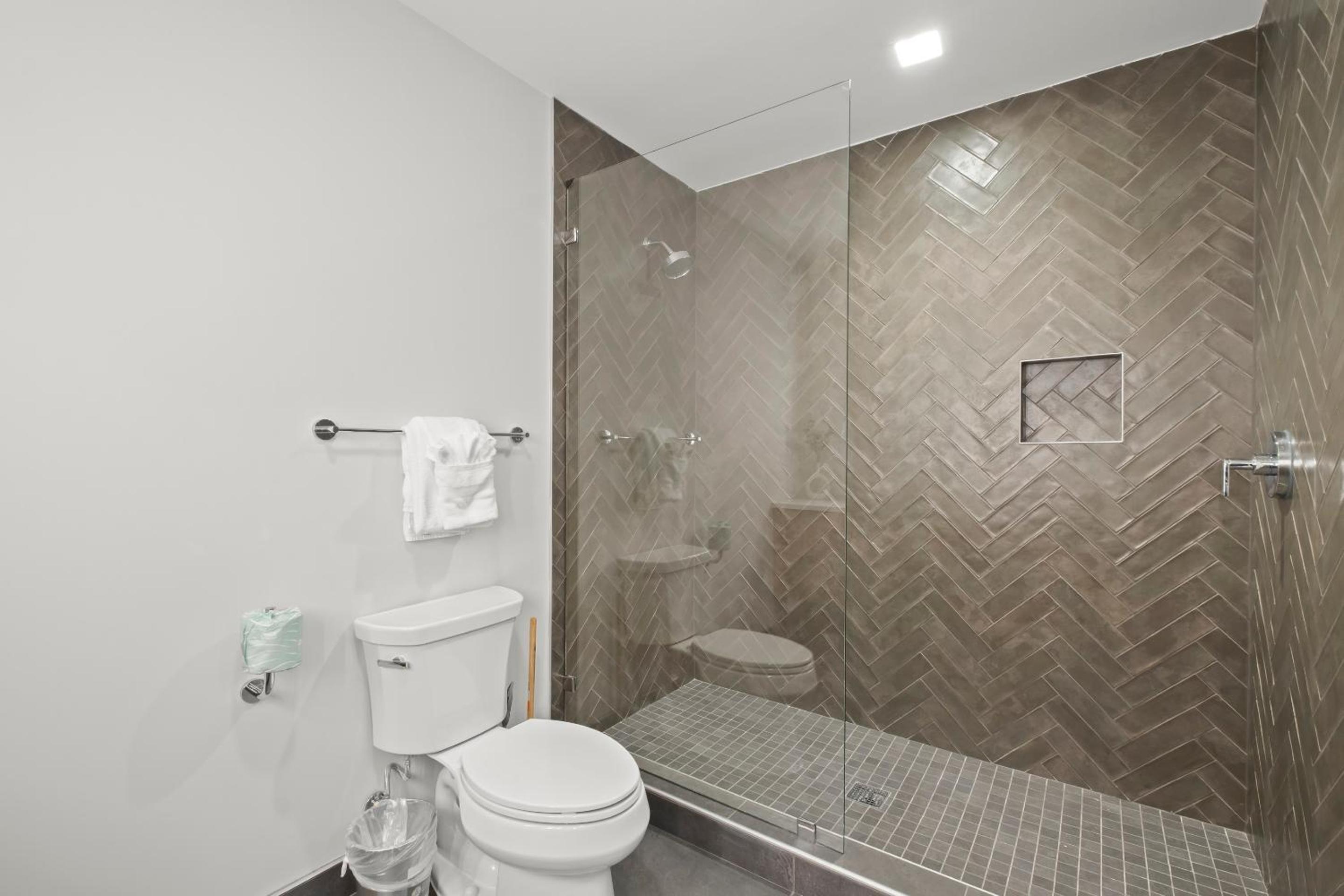 Deluxe Two Bedroom Apartment With Balcony photo 3