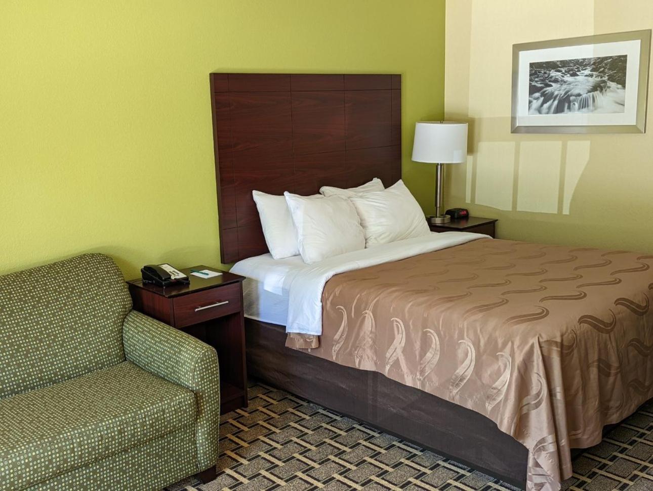 Queen Room with Accessible Tub - Accessible/Non-Smoking - Photo 1