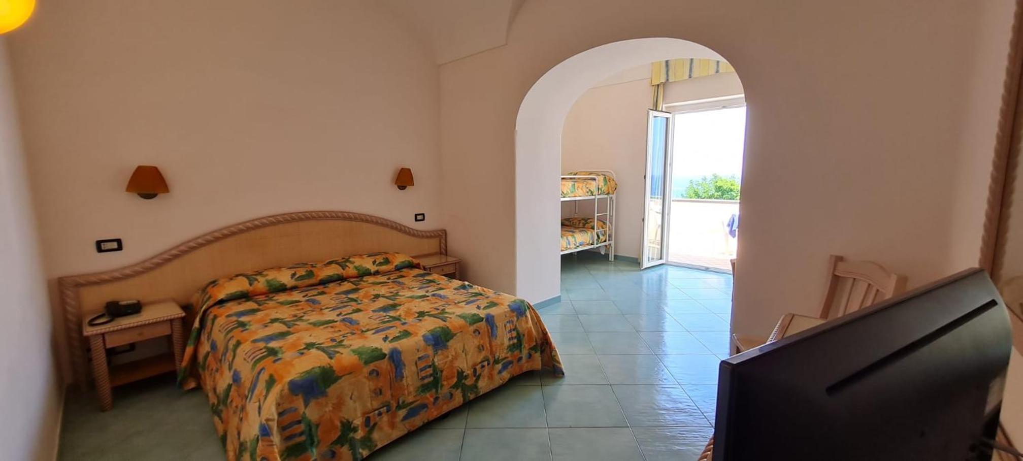Standard Vierbettzimmer mit Meerblick