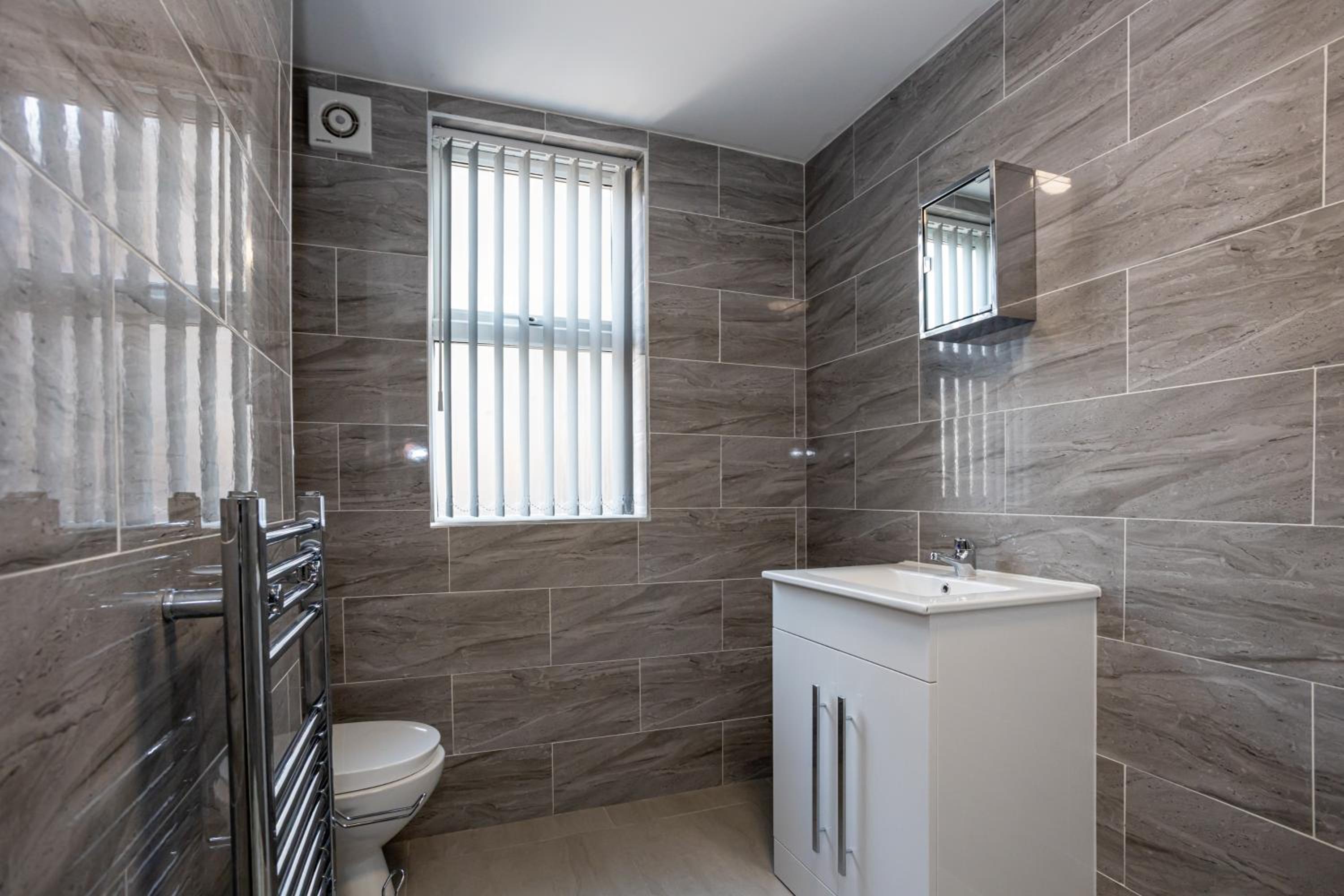 Double Room with Private Bathroom - Photo 15
