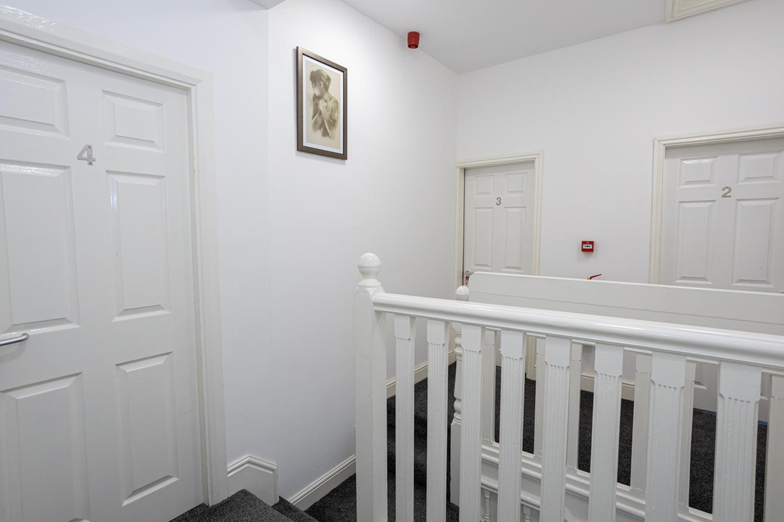 Double Room with Private Bathroom - Photo 13