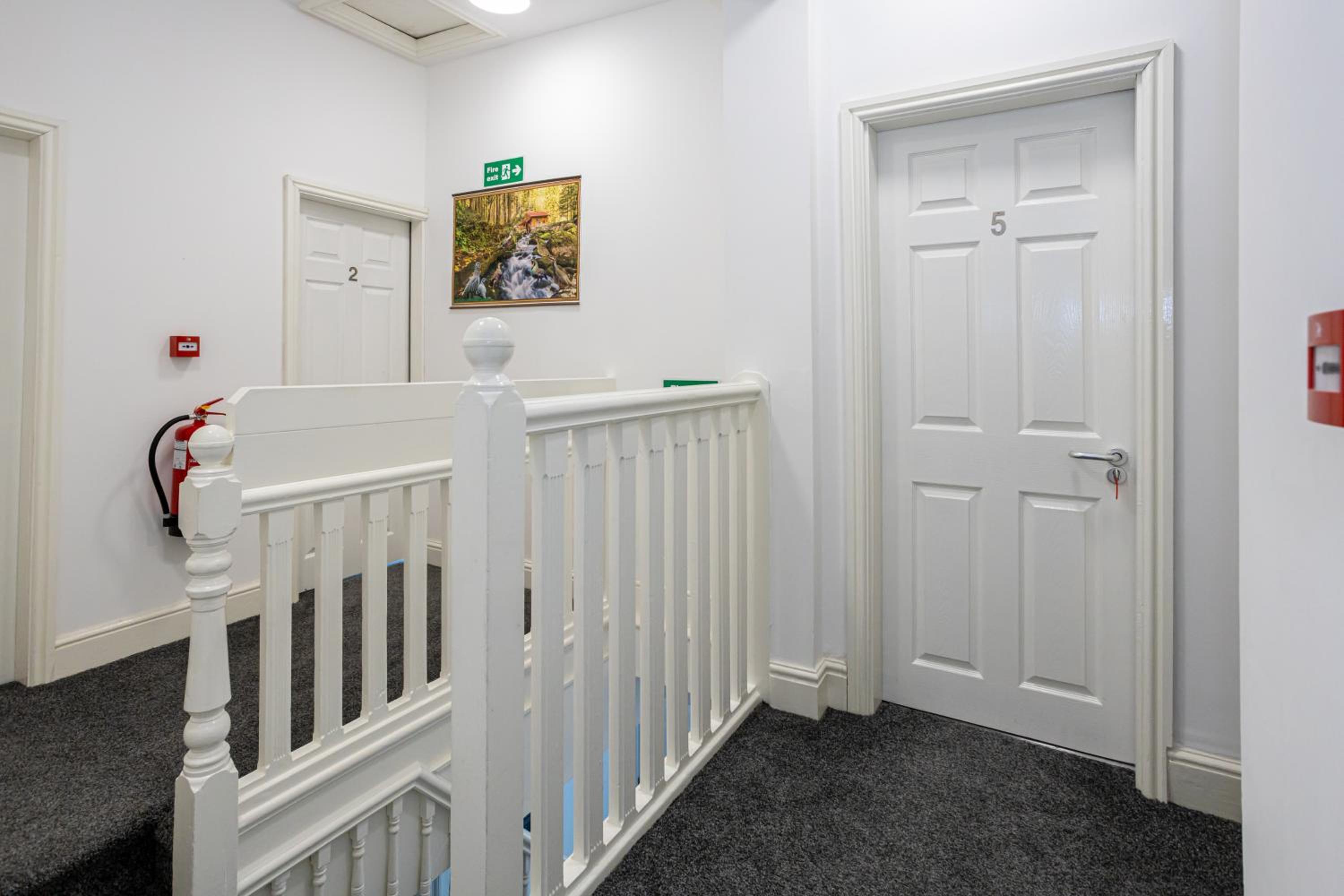 Double Room with Private Bathroom - Photo 16