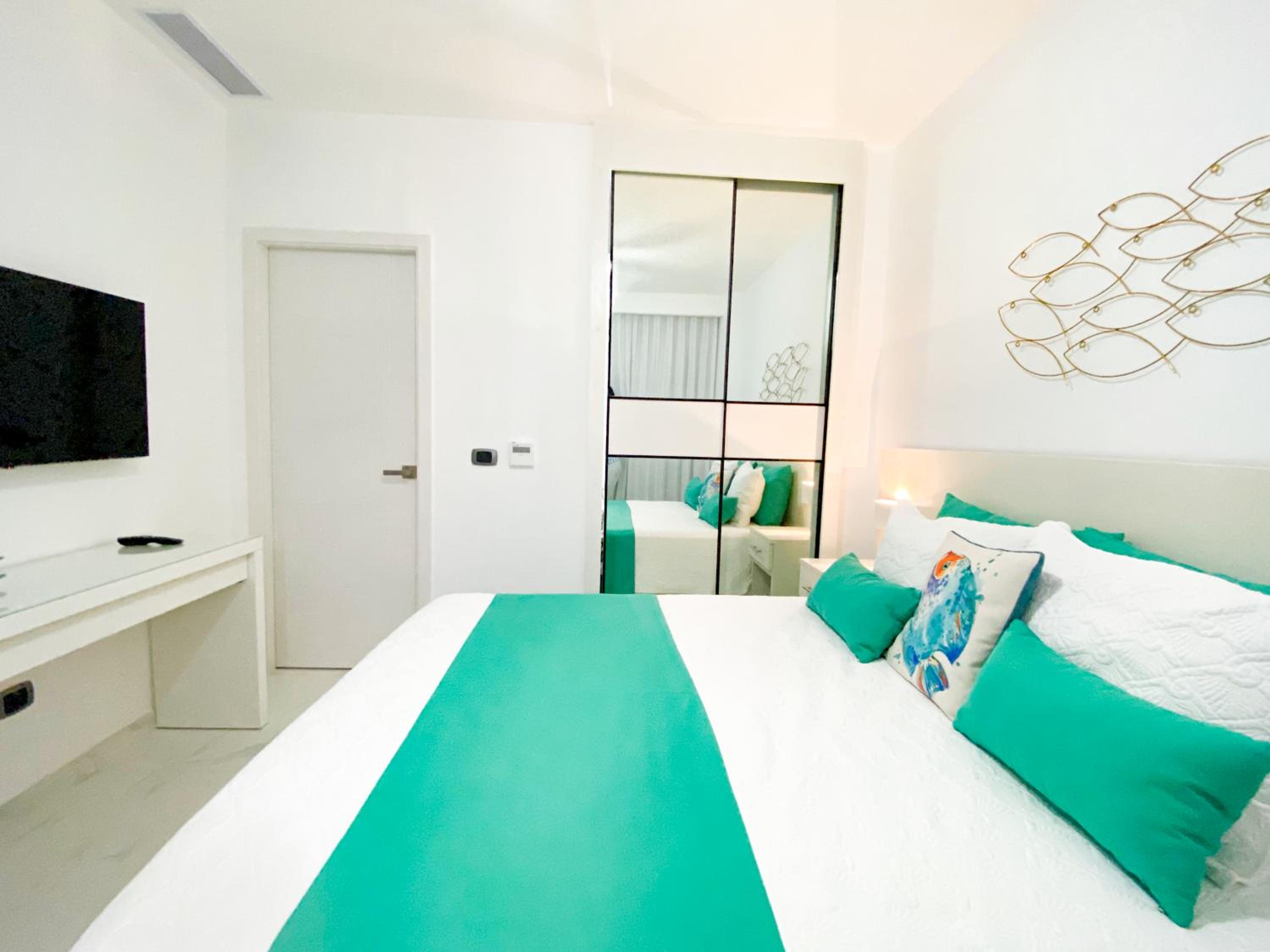 Apartment with Pool View  - Photo 2