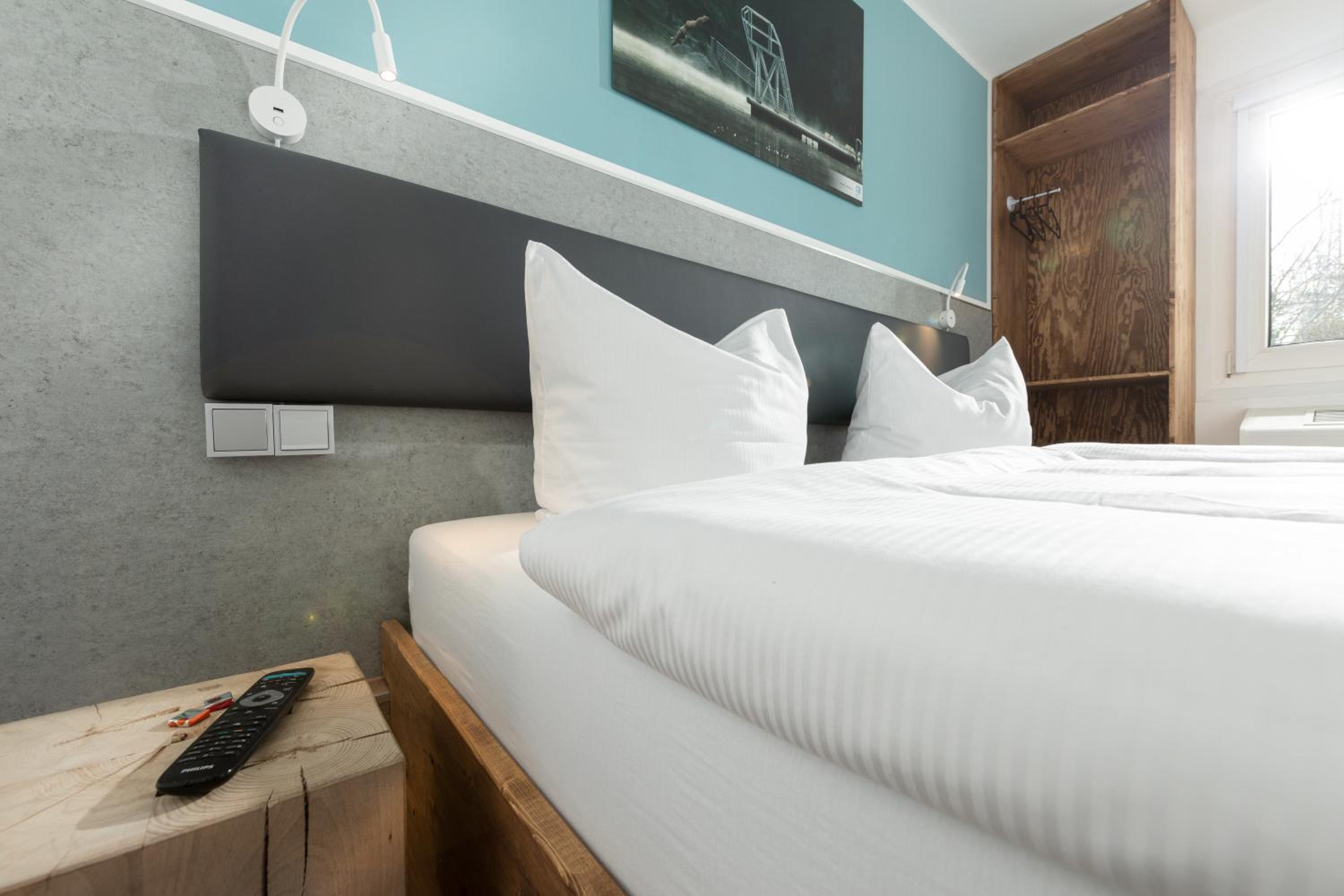 Deluxe Queen Room - Photo 1