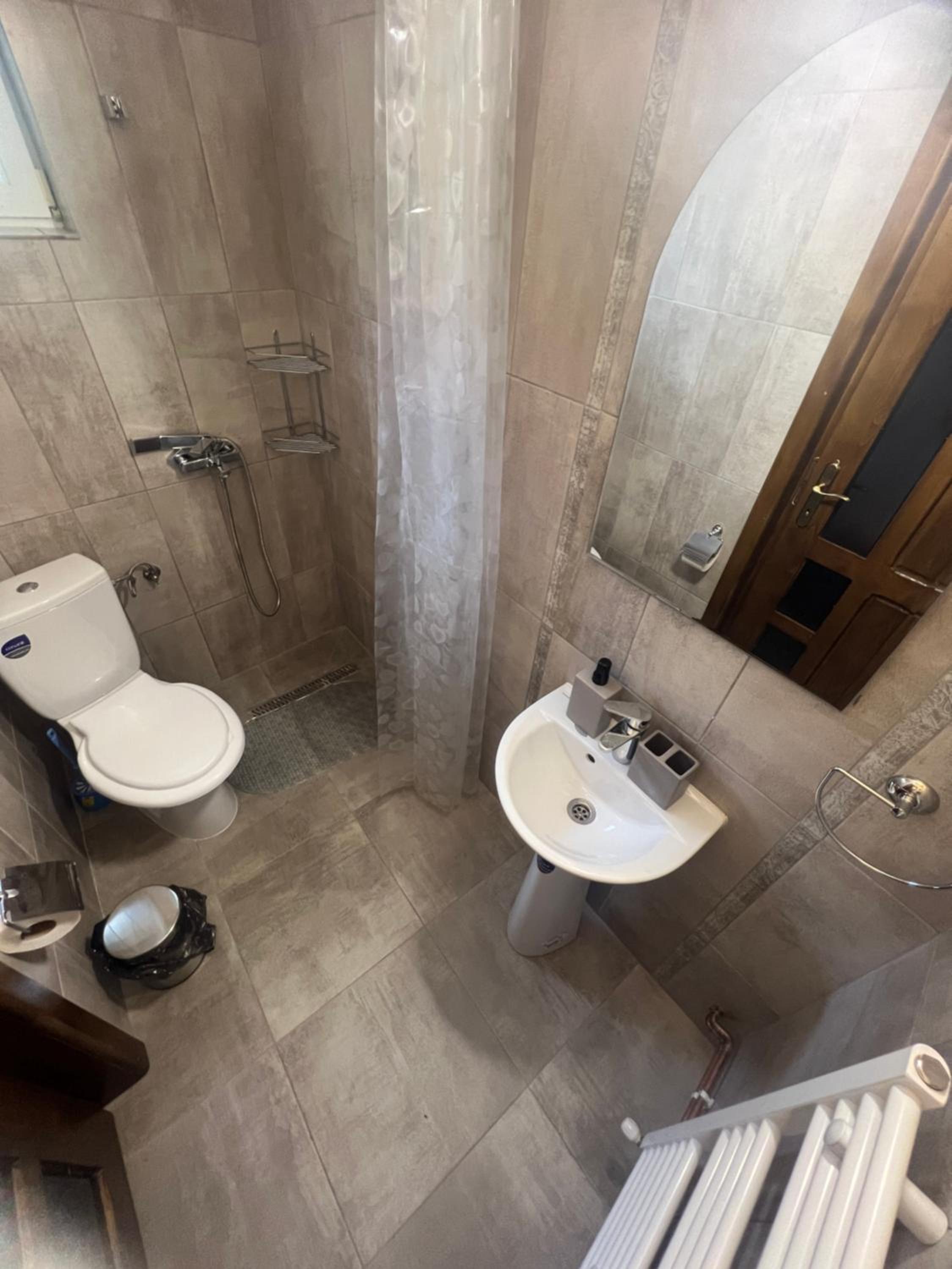 Double Room with Private Bathroom - Photo 4