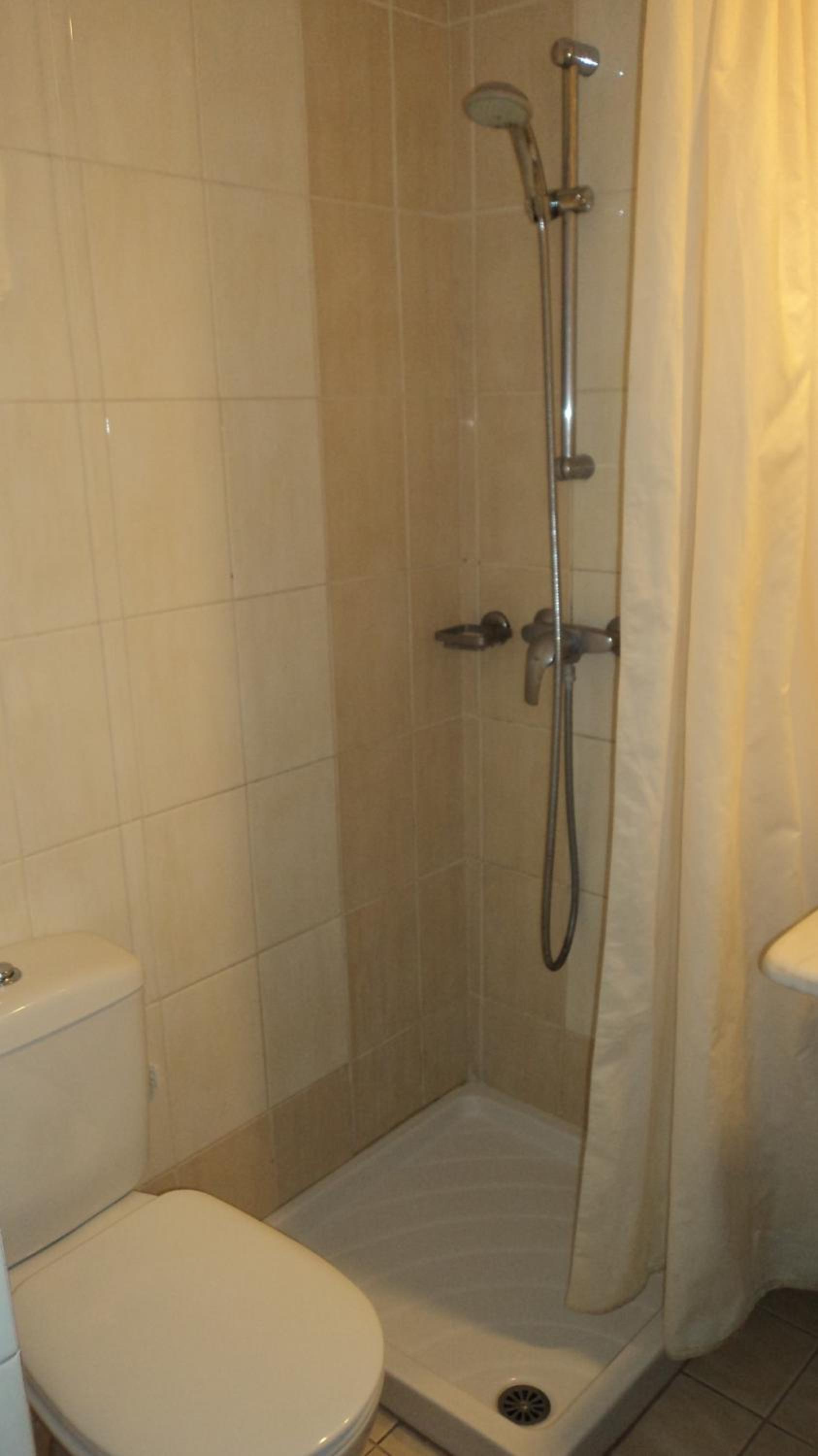 Twin Room with Balcony - Photo 5
