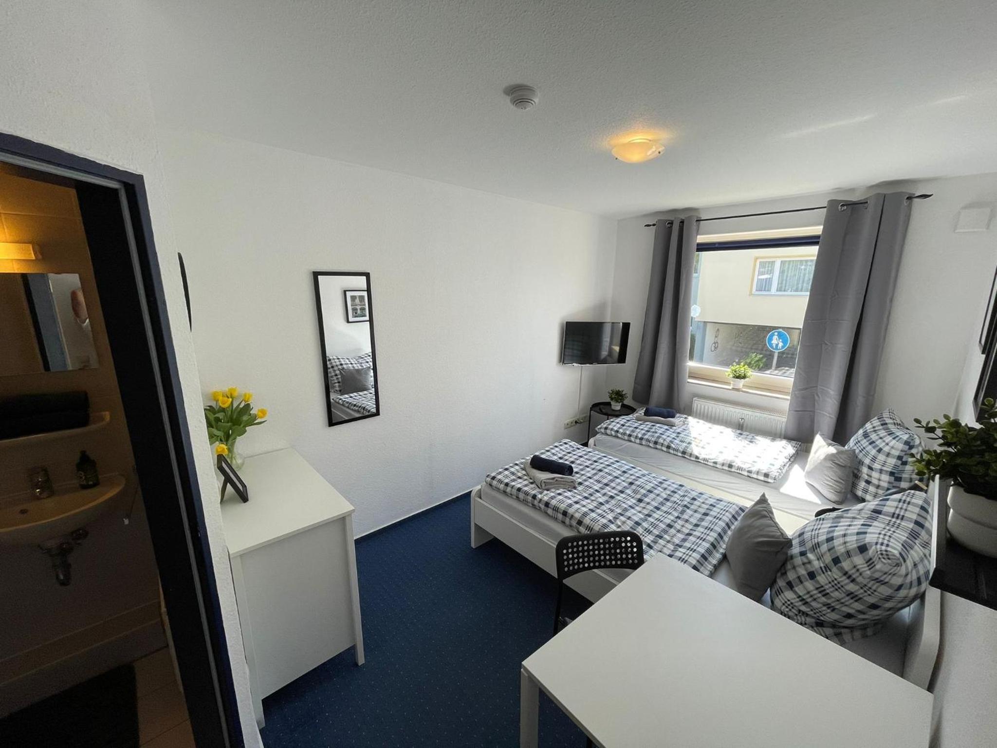 Twin Room with Private Bathroom photo 3