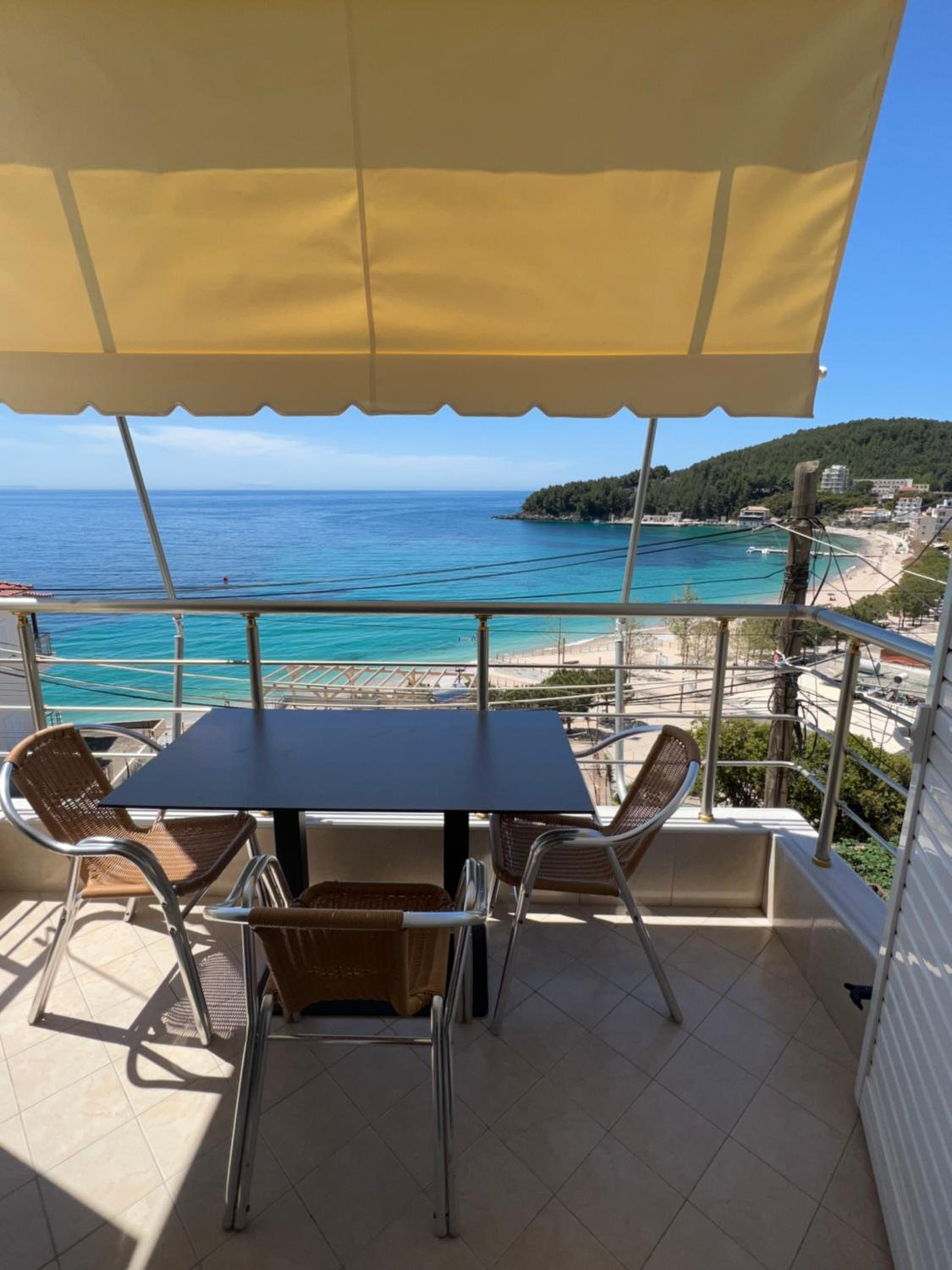 One-Bedroom Apartment with Balcony and Sea View photo 2