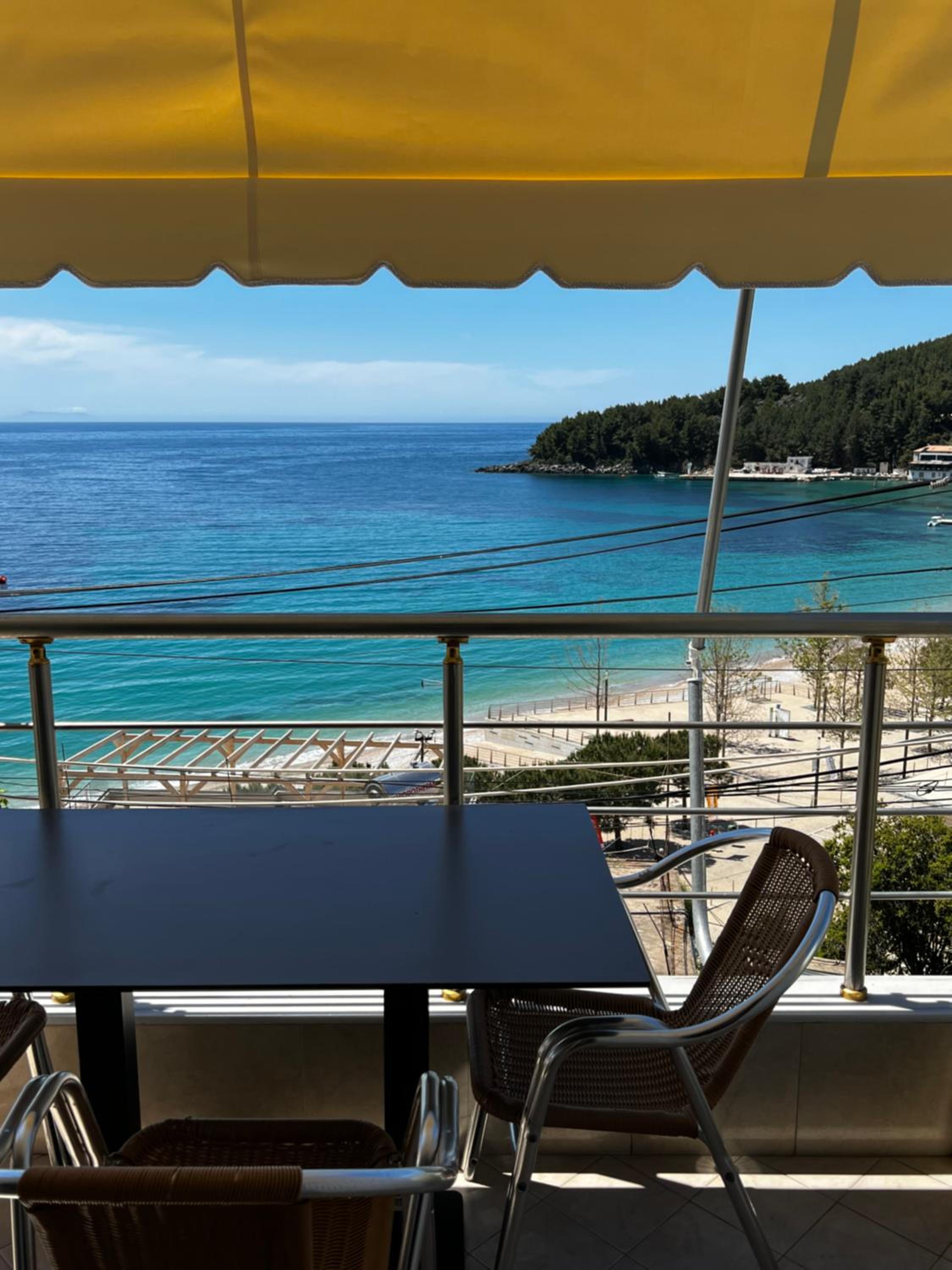 One-Bedroom Apartment with Balcony and Sea View photo 3