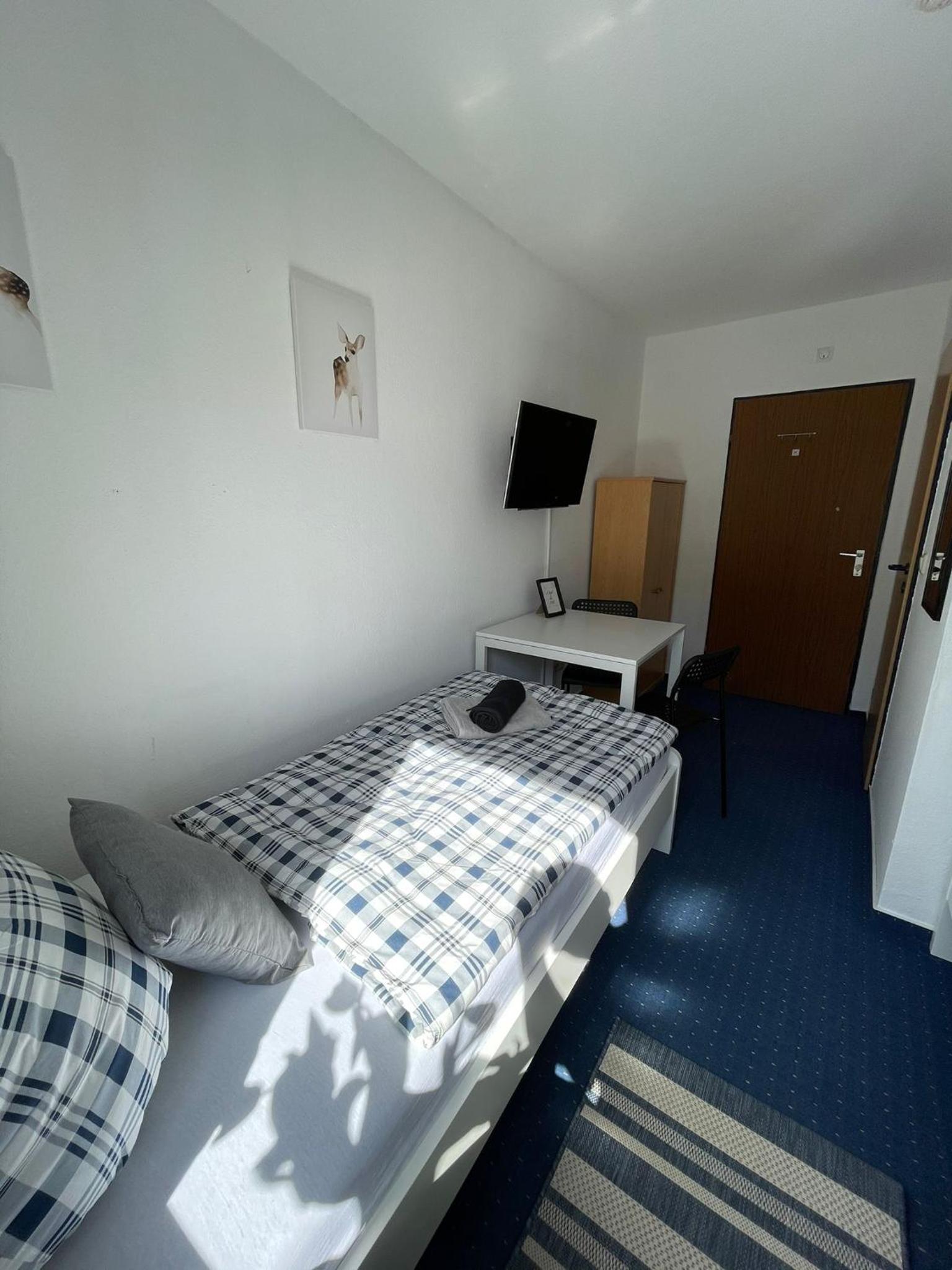 Twin Room with Private Bathroom photo 3