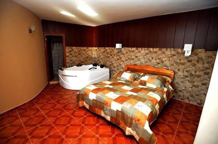 Suite with Hot Tub