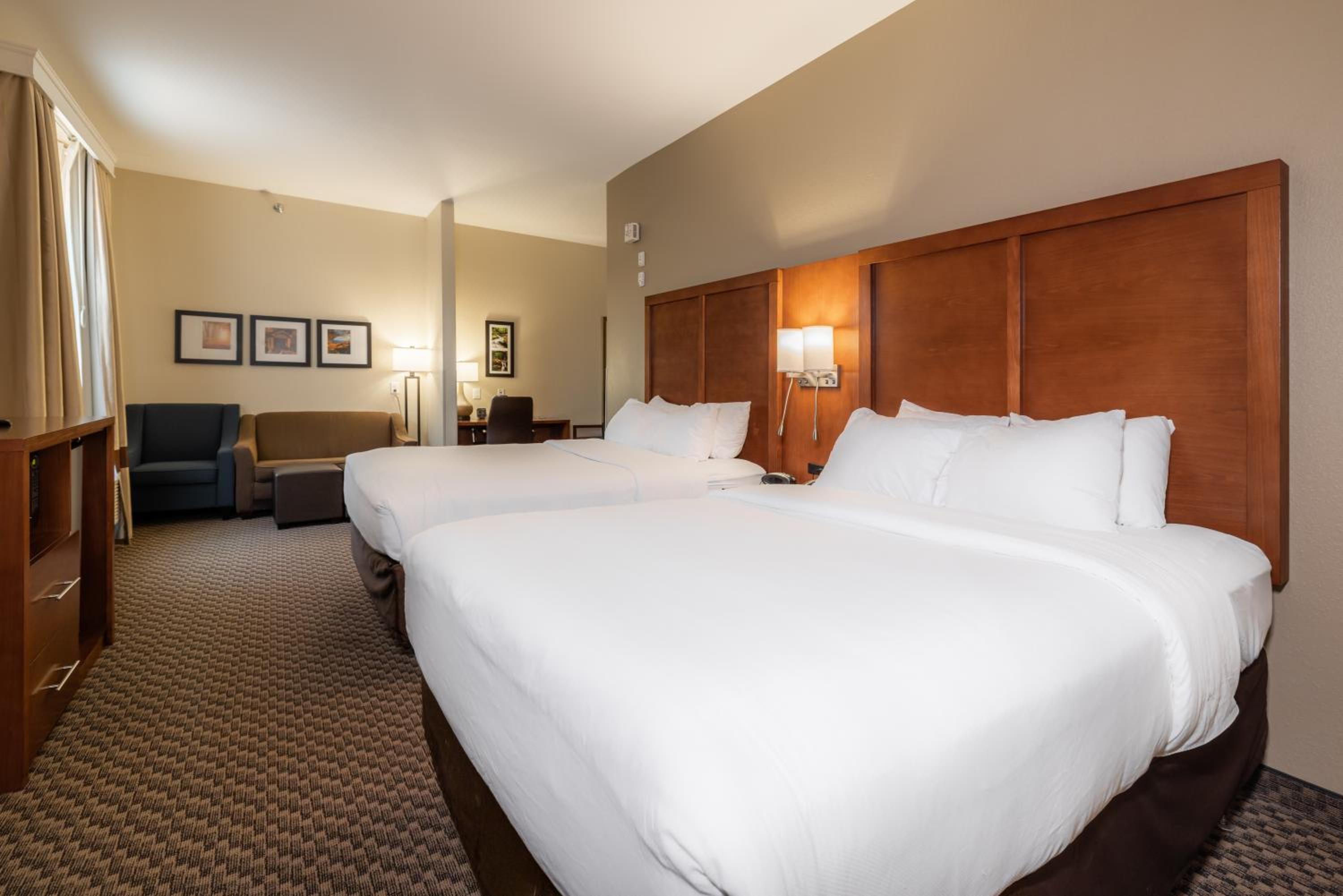 Suite With Two Queen Beds - Accessible/Non-Smoking - Photo 1