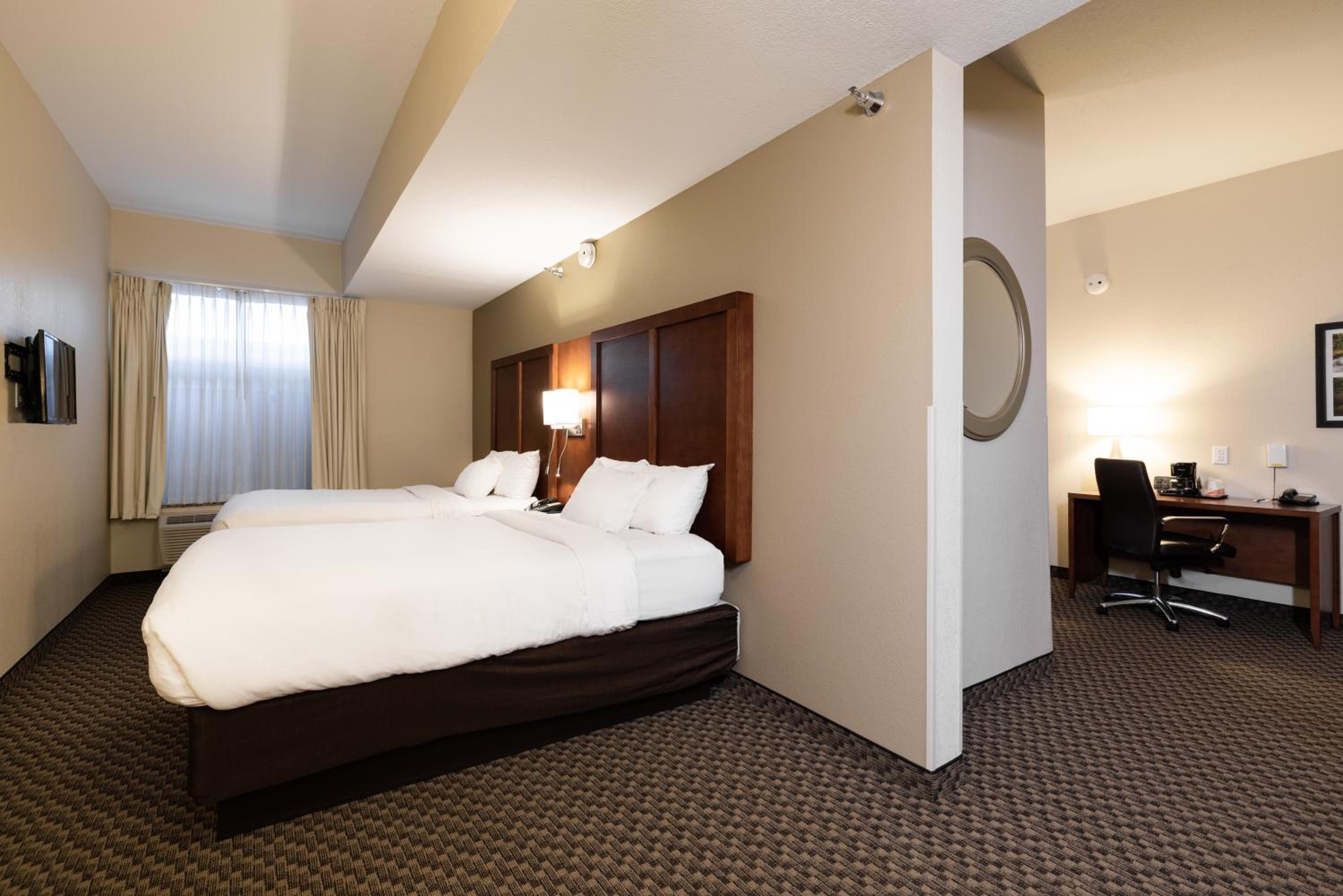 Superior Suite with Two Queen Beds and Two Double Beds - Non-Smoking - Photo 9