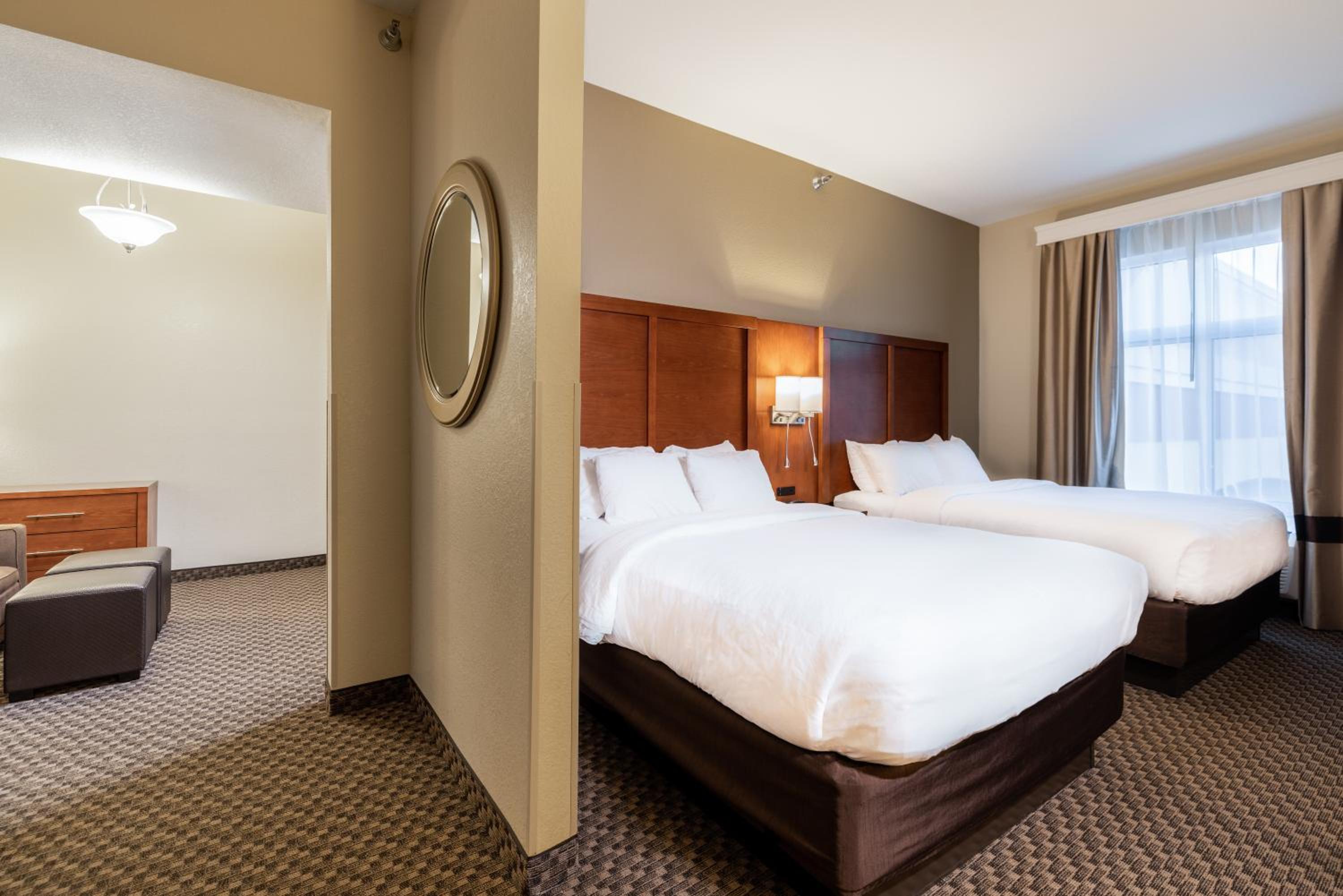 Superior Suite with Two Queen Beds and Two Double Beds - Non-Smoking - Photo 8