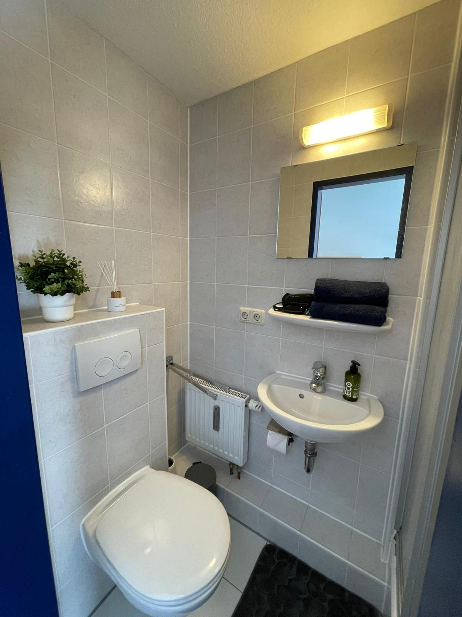 Twin Room with Private Bathroom photo 2