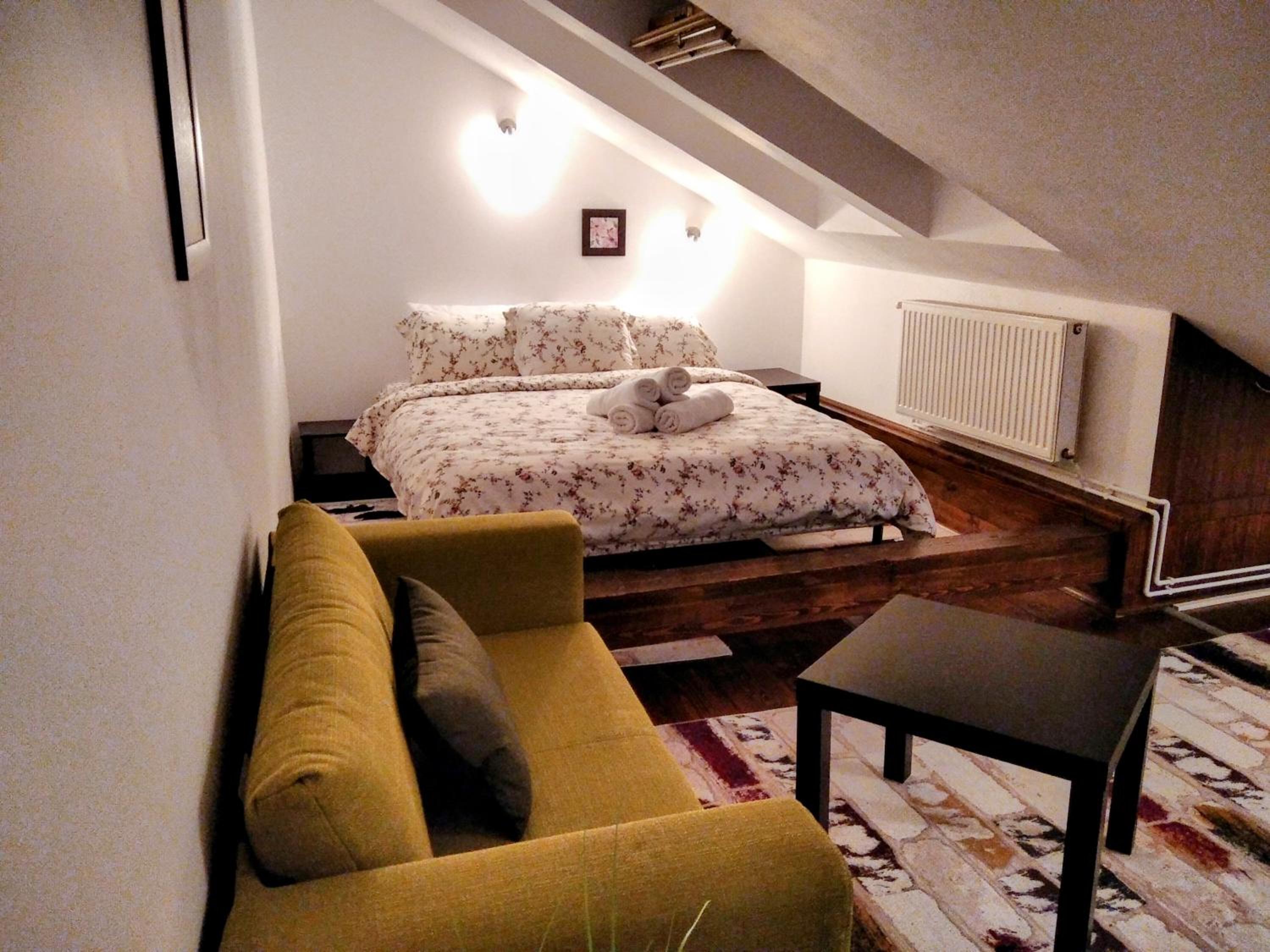 Two-Bedroom Apartment - Photo 3