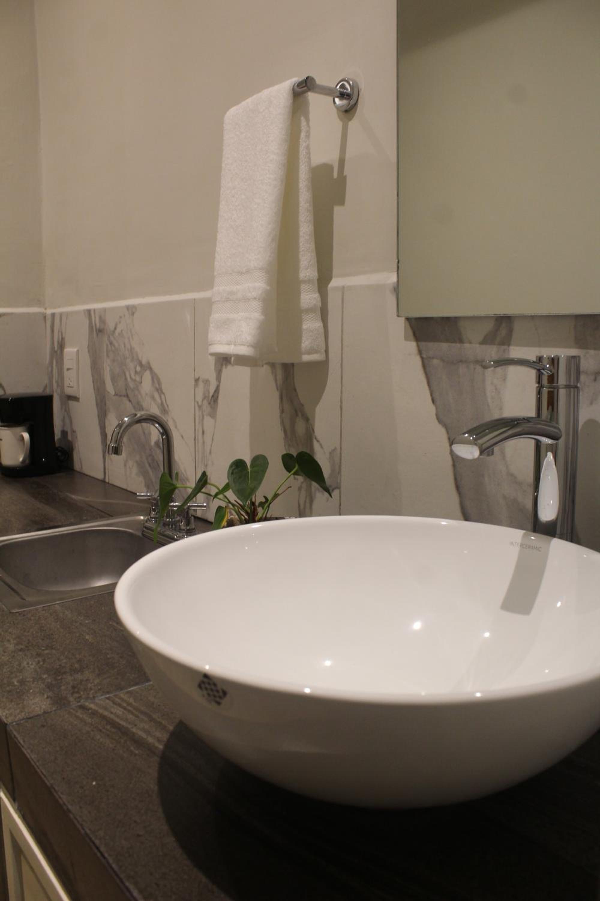 Deluxe Double Room with Two Double Beds - Photo 6