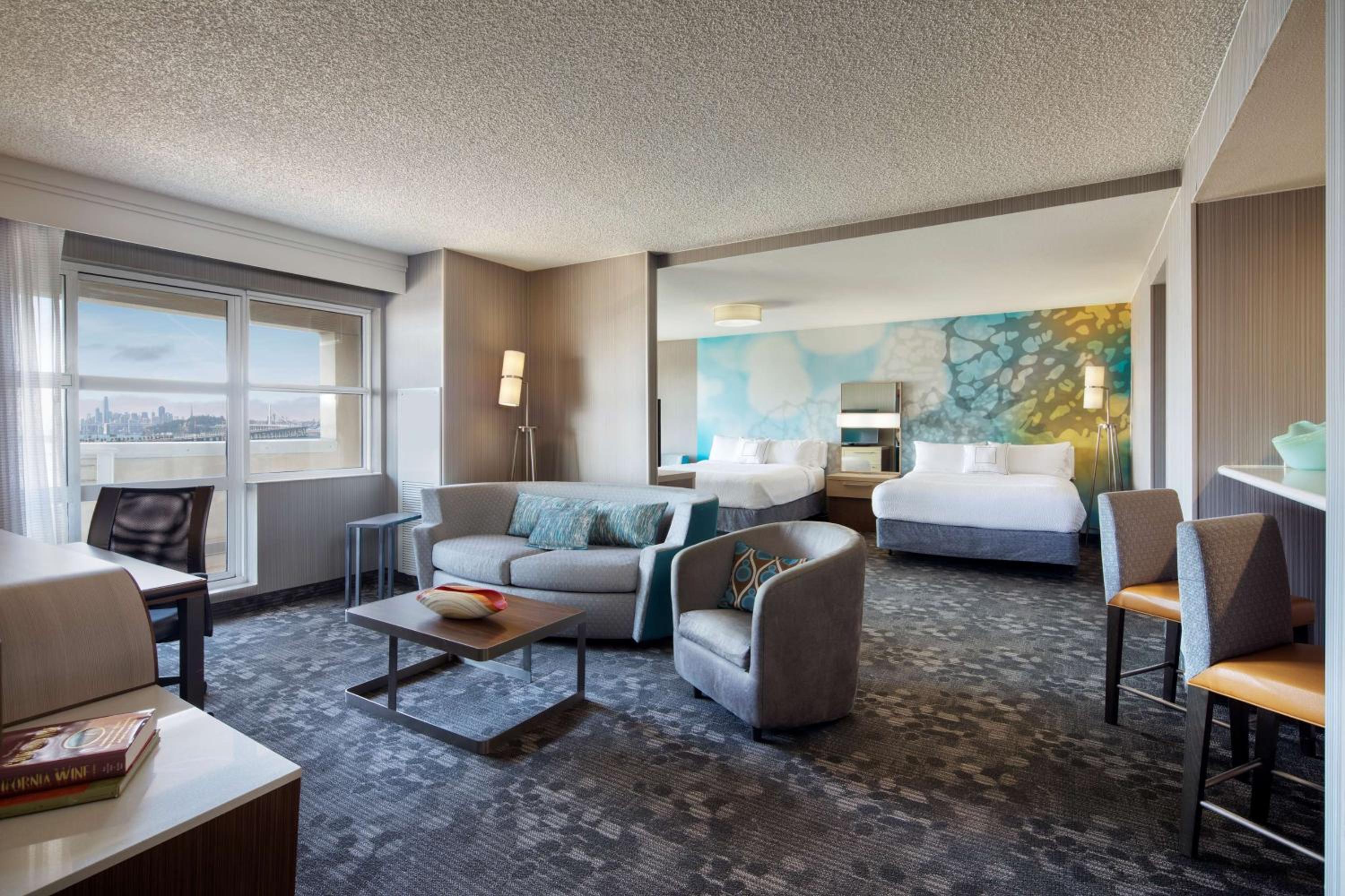 Suite - Photo 1