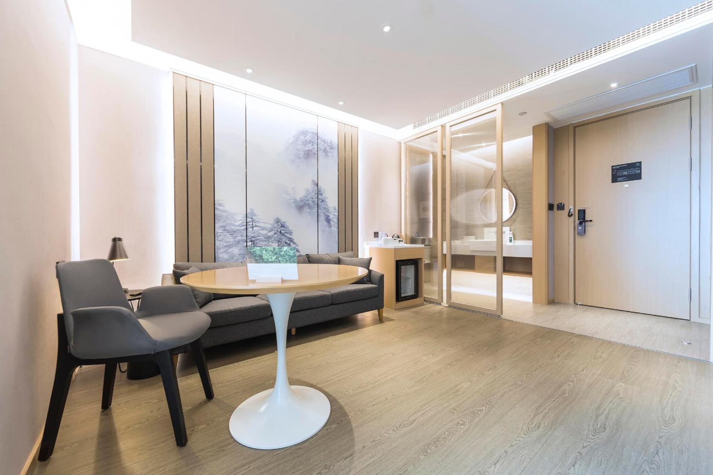 Deluxe Suite