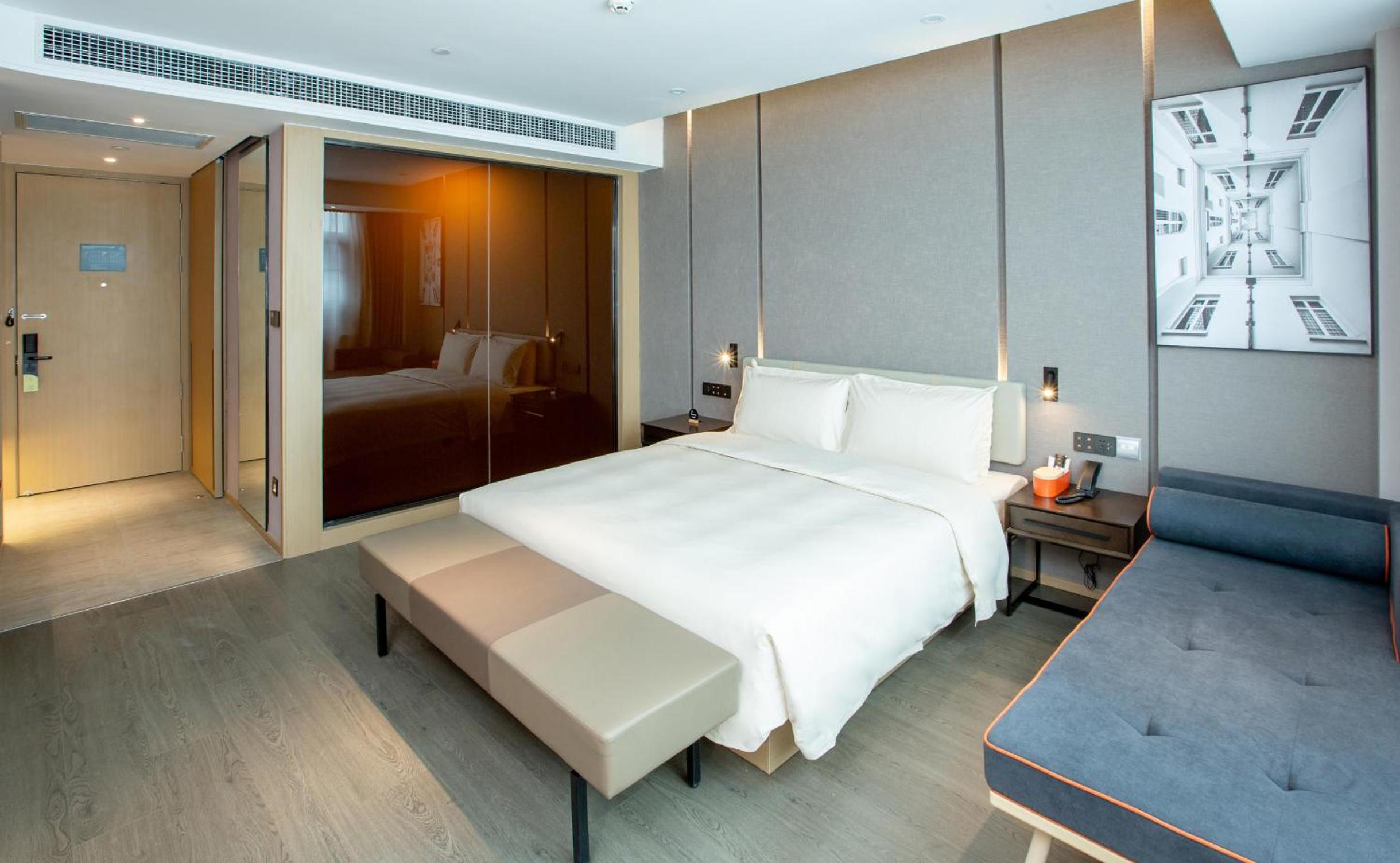 Deluxe Double Room with City View  photo 3