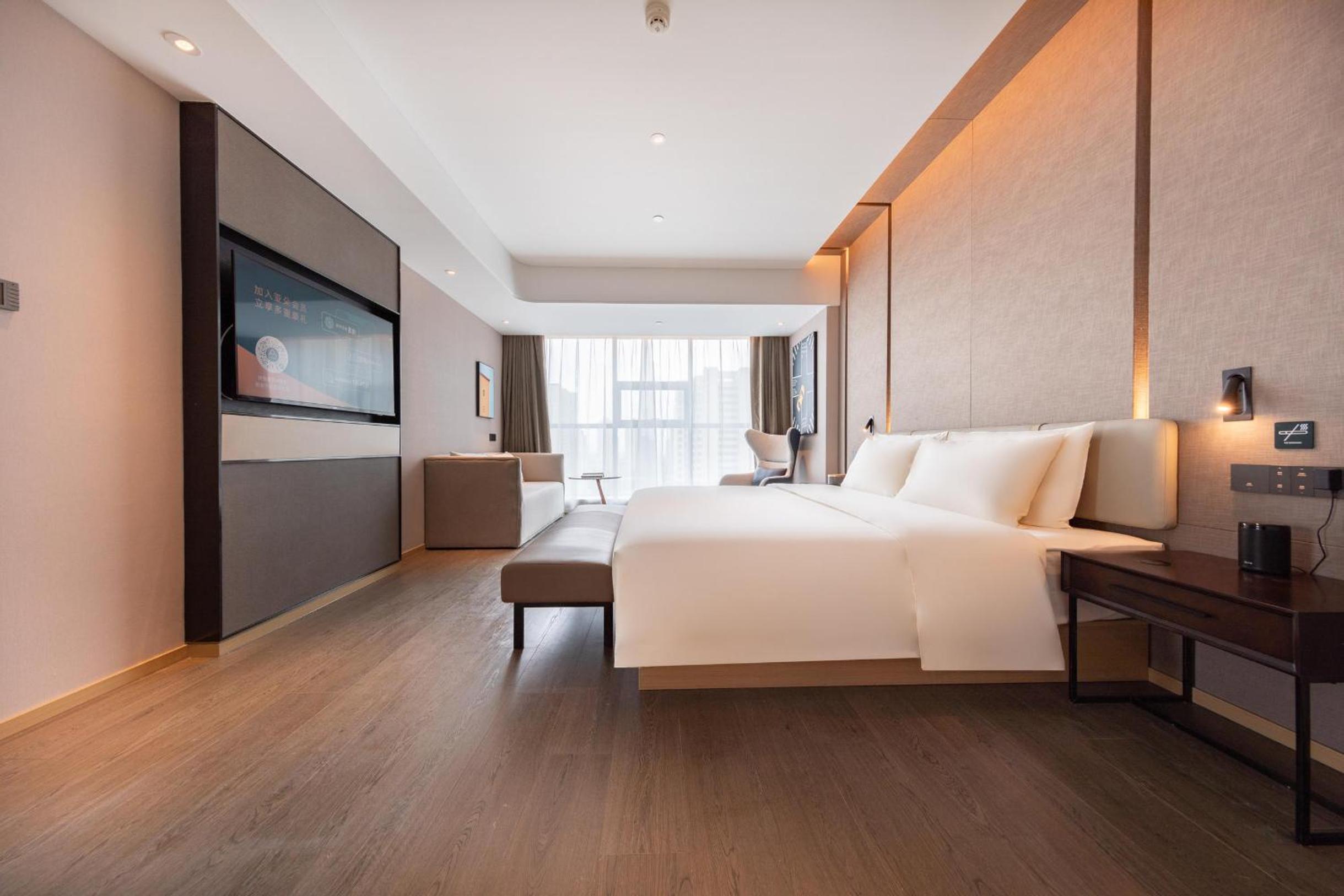 Suite with City View - Photo 2