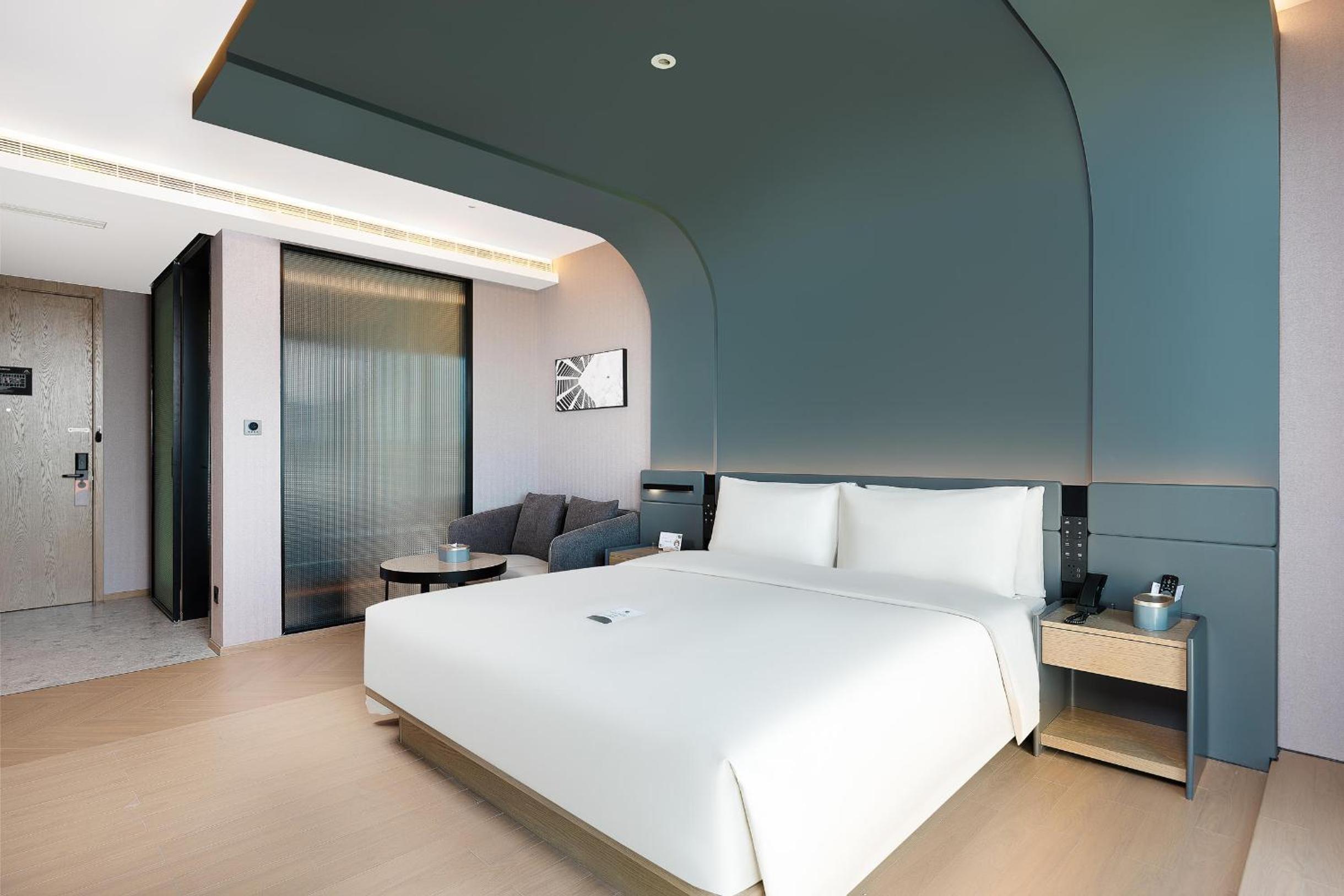 Single Room with Shared Shower and Toilet