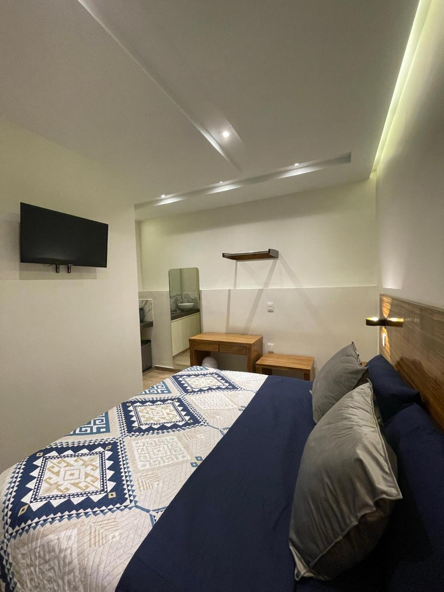 Deluxe Suite - Photo 12
