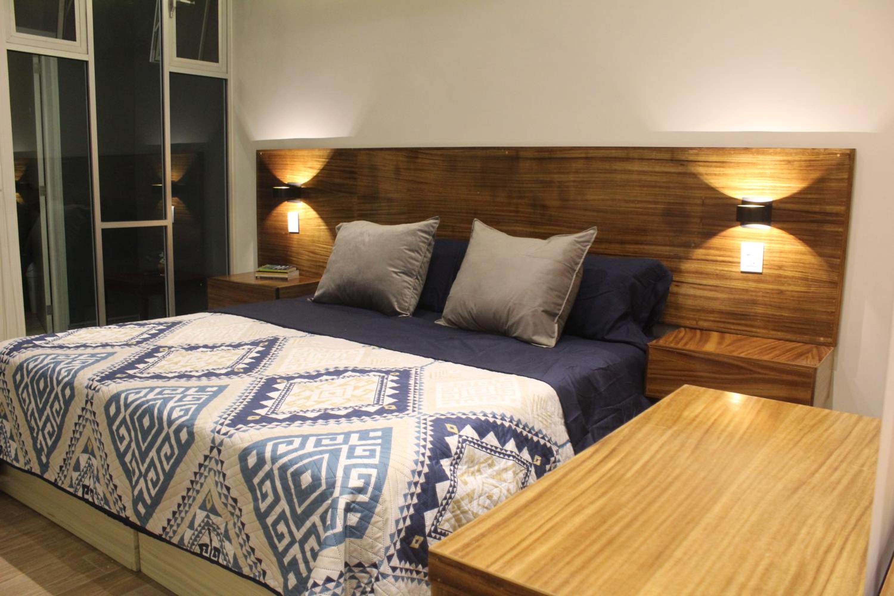 Deluxe Suite - Photo 13