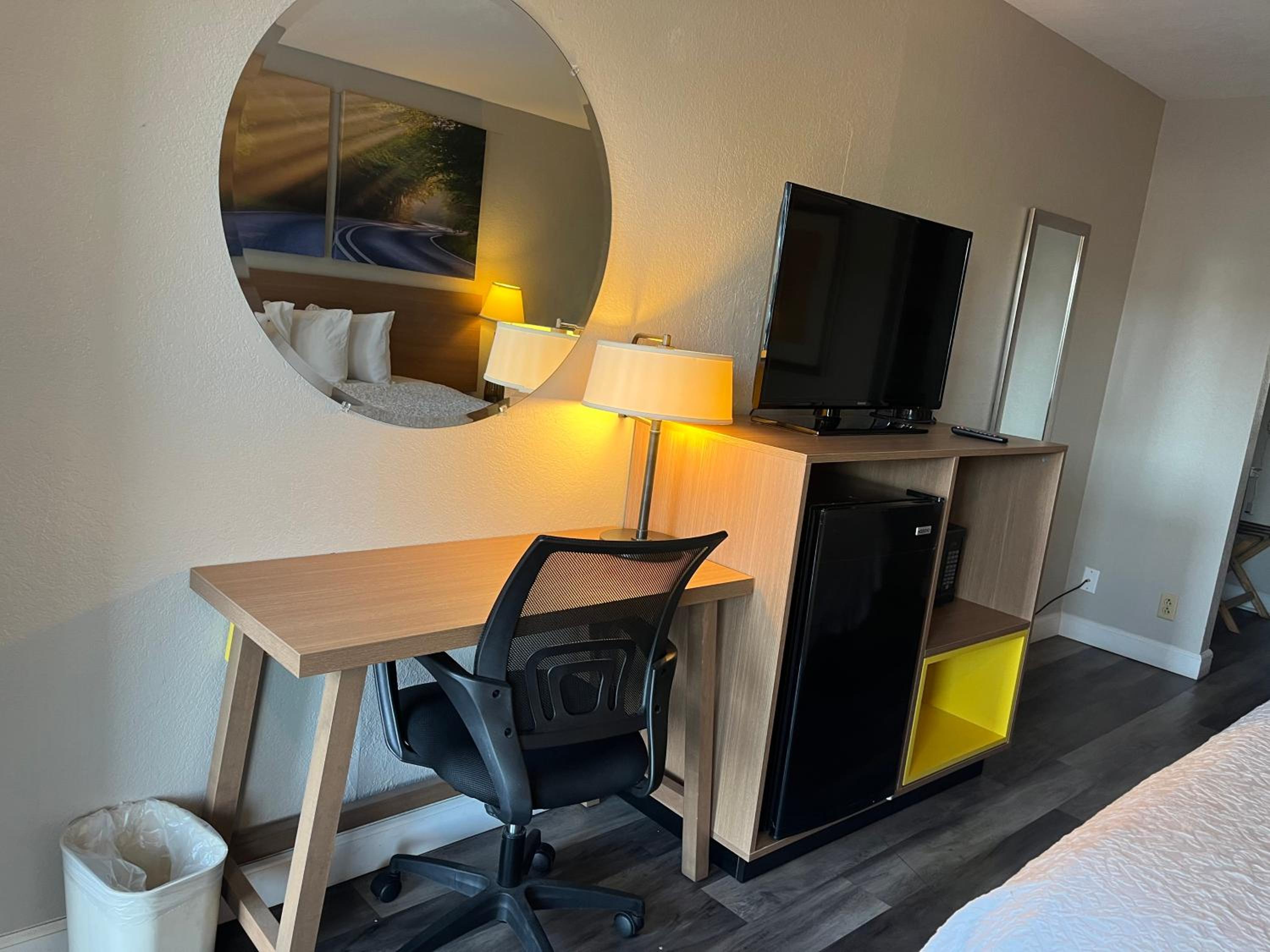 Standard Double Room with Two Double Bed - Non-Smoking  - Photo 4