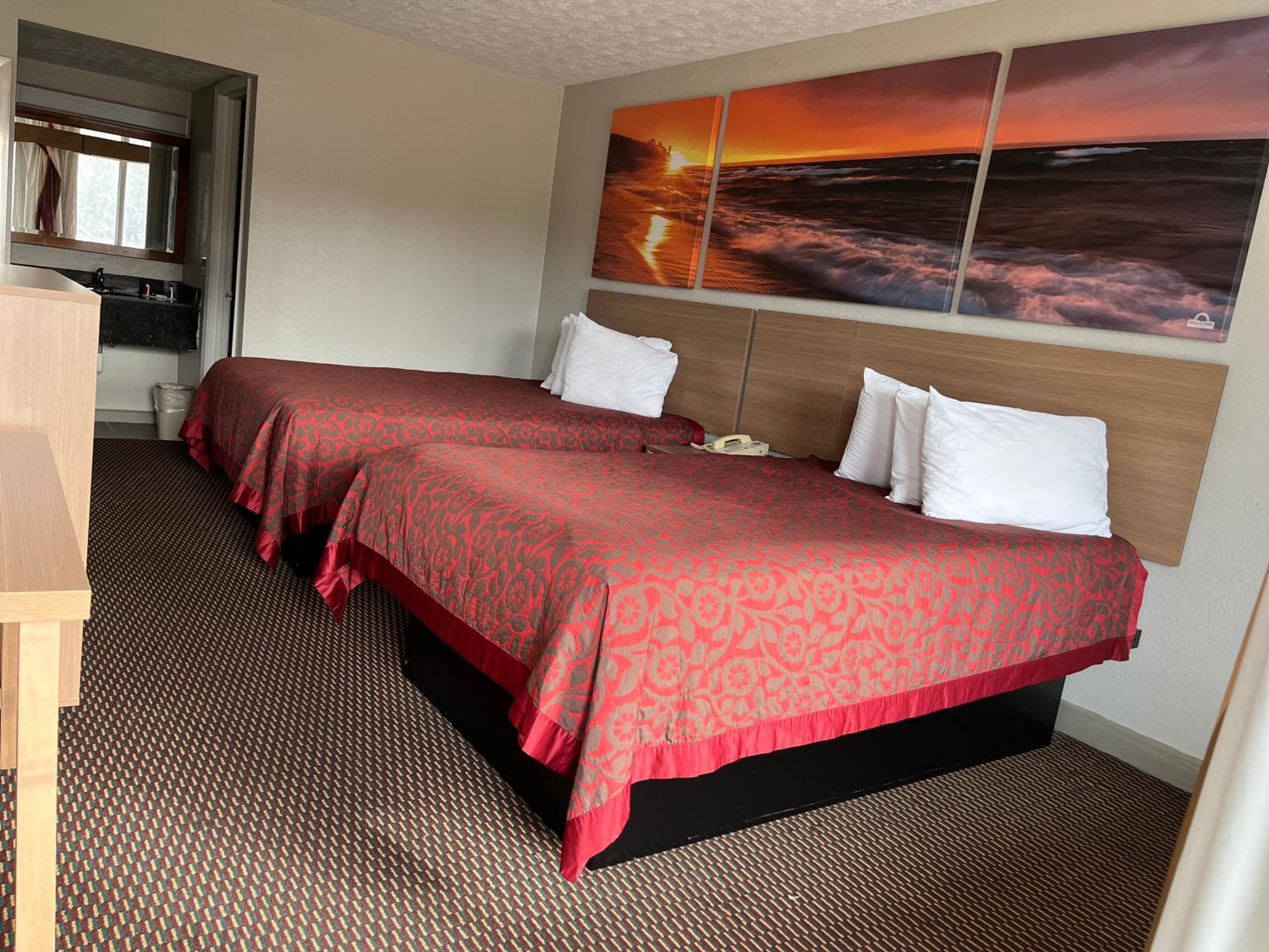 Double Room with Two Double Beds - Smoking - Photo 1