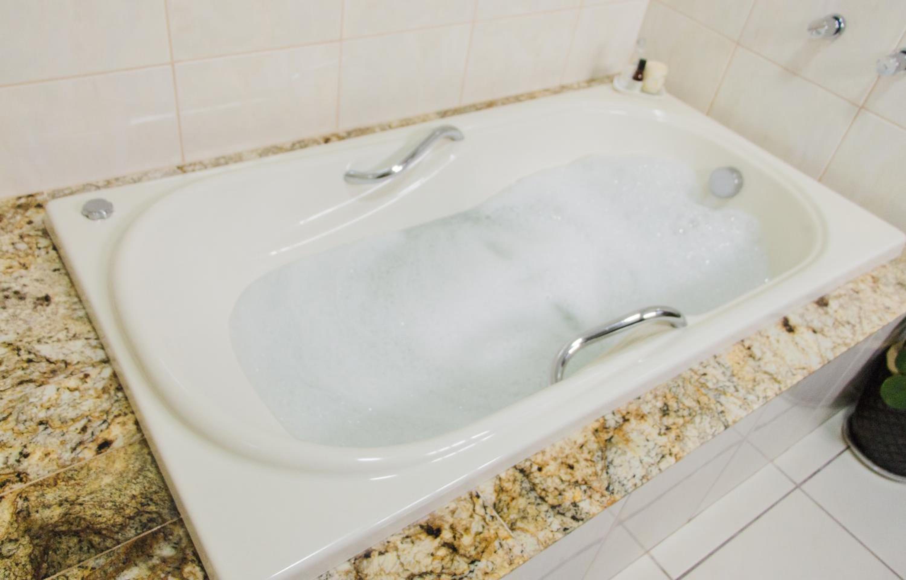 King Suite with Spa Bath - Photo 16