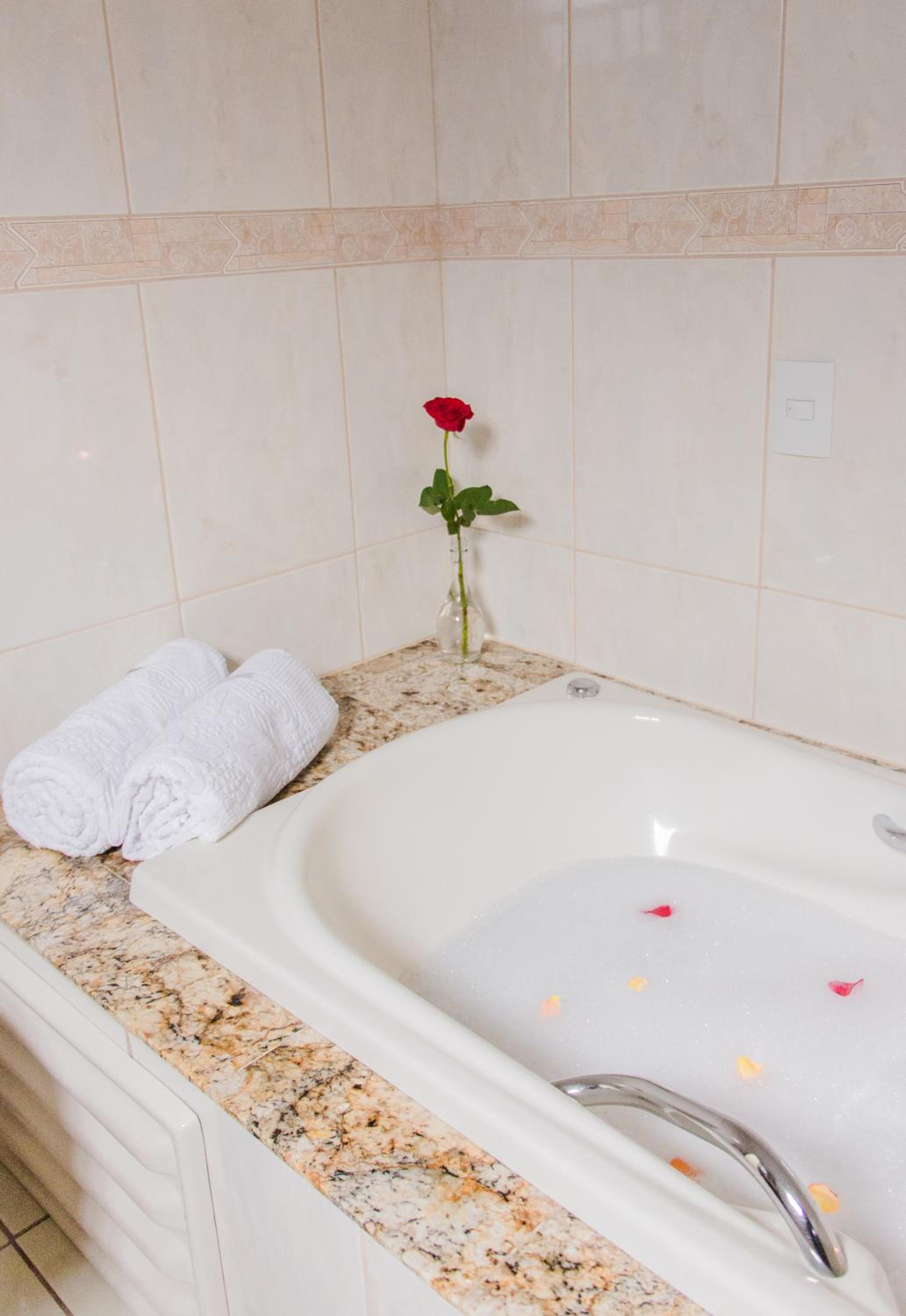 King Suite with Spa Bath - Photo 15