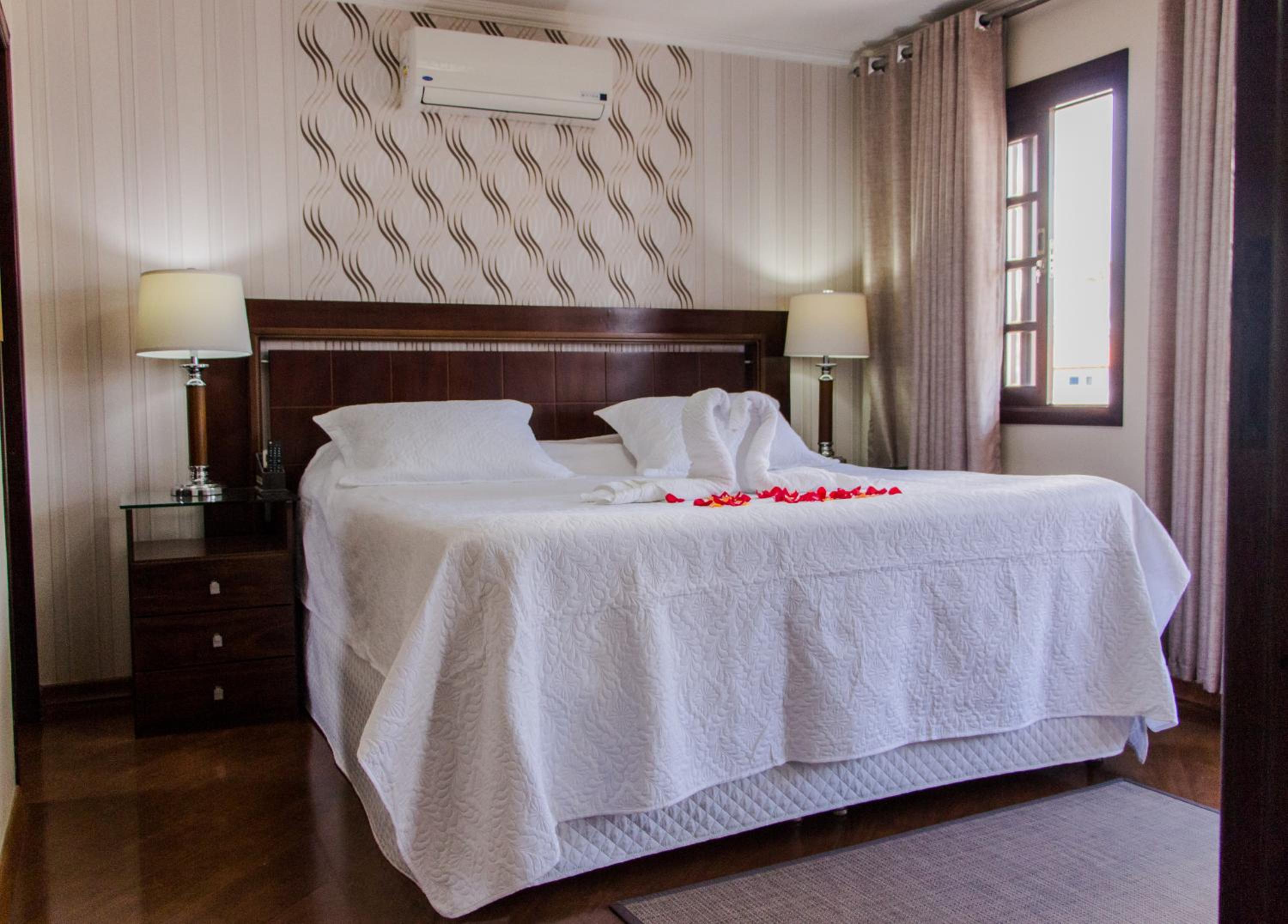 King Suite with Spa Bath - Photo 3