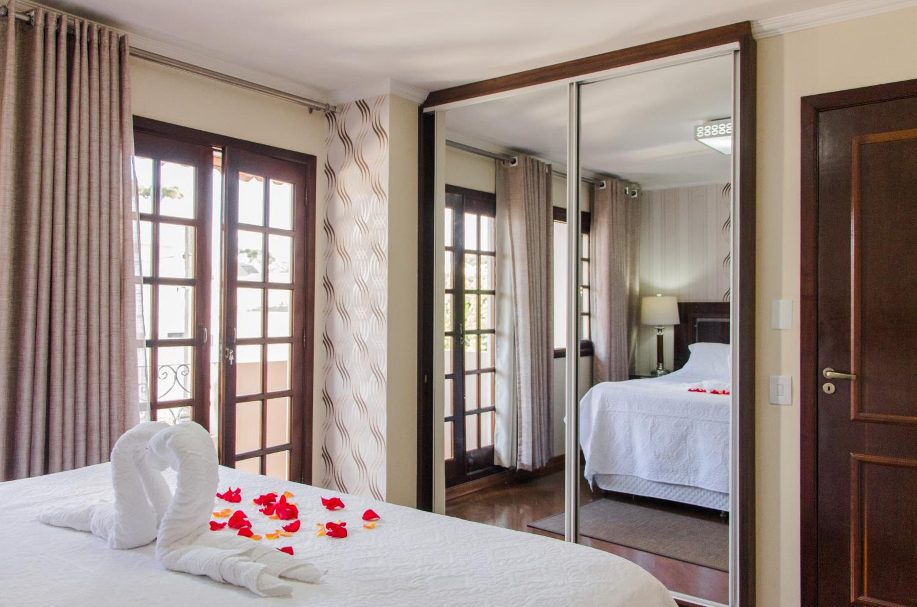 King Suite with Spa Bath - Photo 33